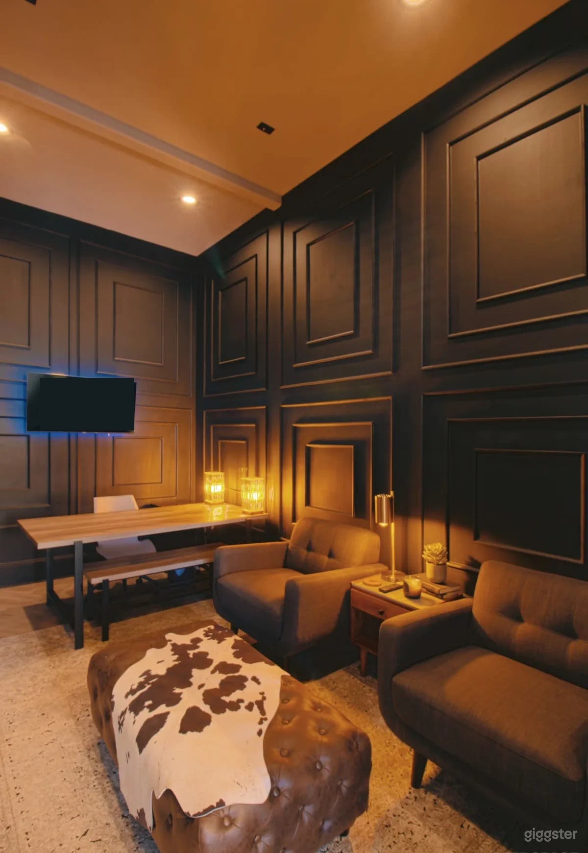 Modern Industrial Studio w/ 5 Uniquely Designed Spaces Photo 3