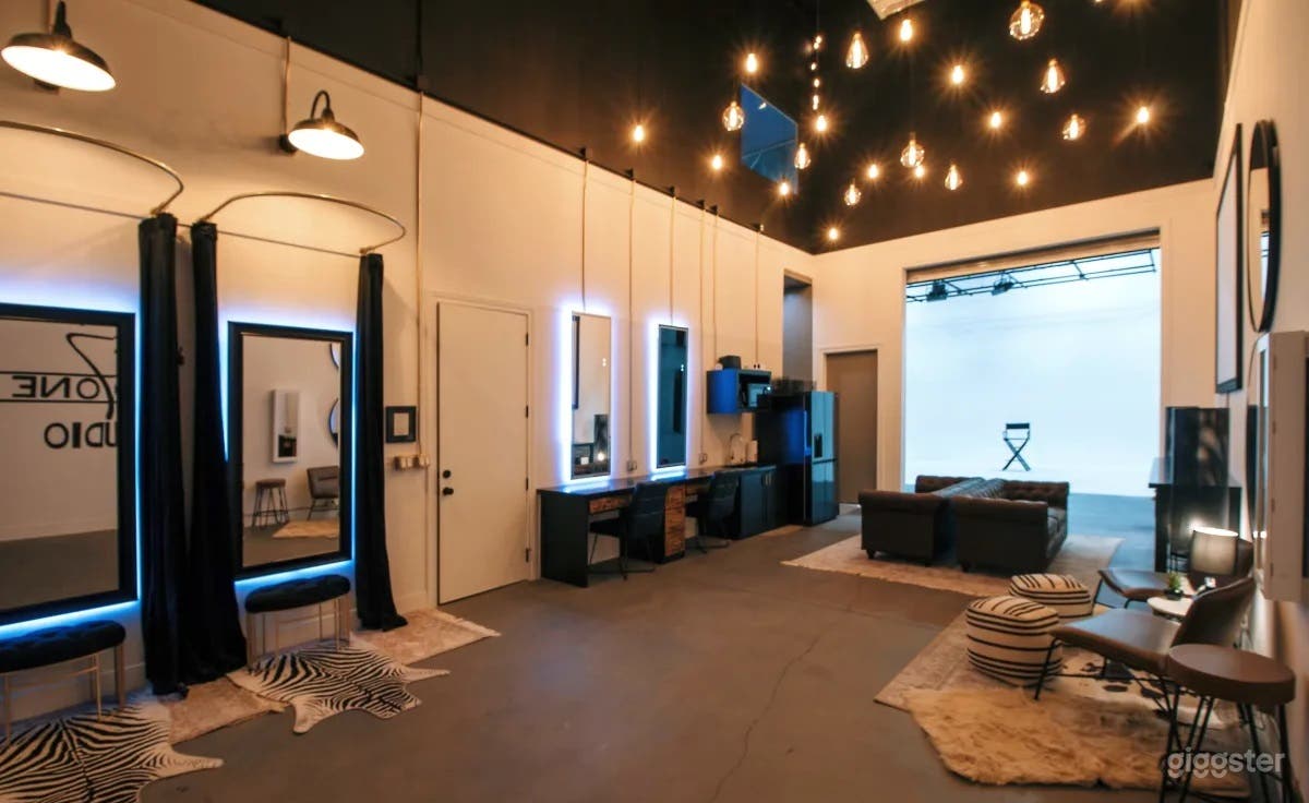 Modern Industrial Studio w/ 5 Uniquely Designed Spaces Photo 2