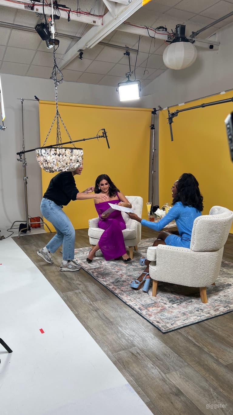  Soundproof Production/Photo/Podcast Studio w/Lighting 