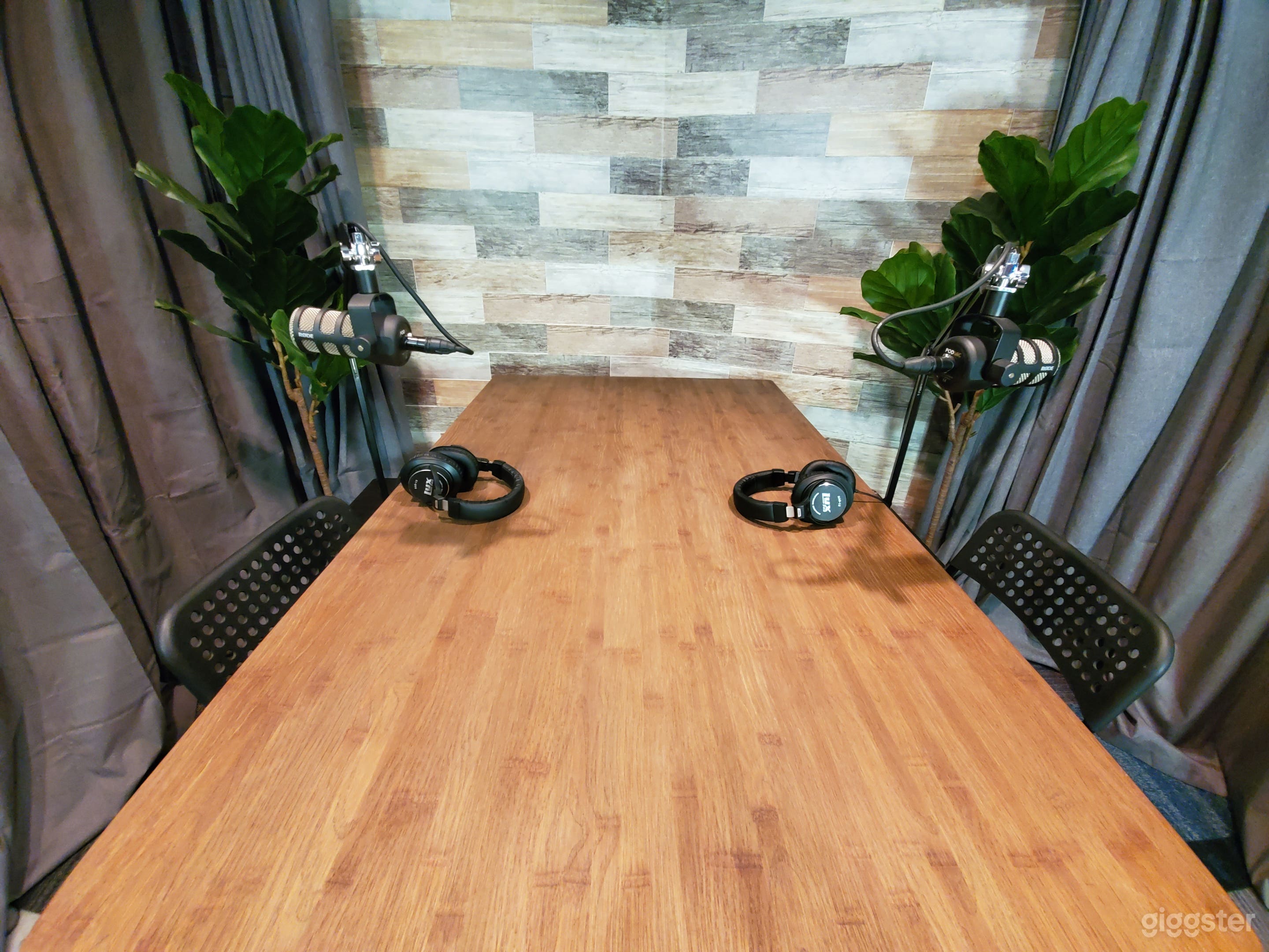 Professional Podcast Studio Photo 3