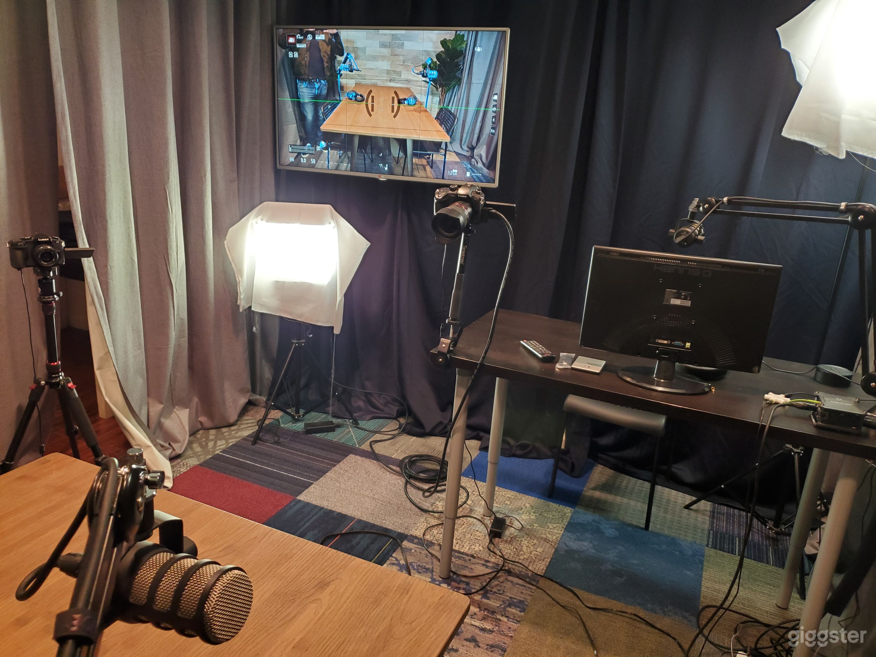 Professional Podcast Studio Photo 4