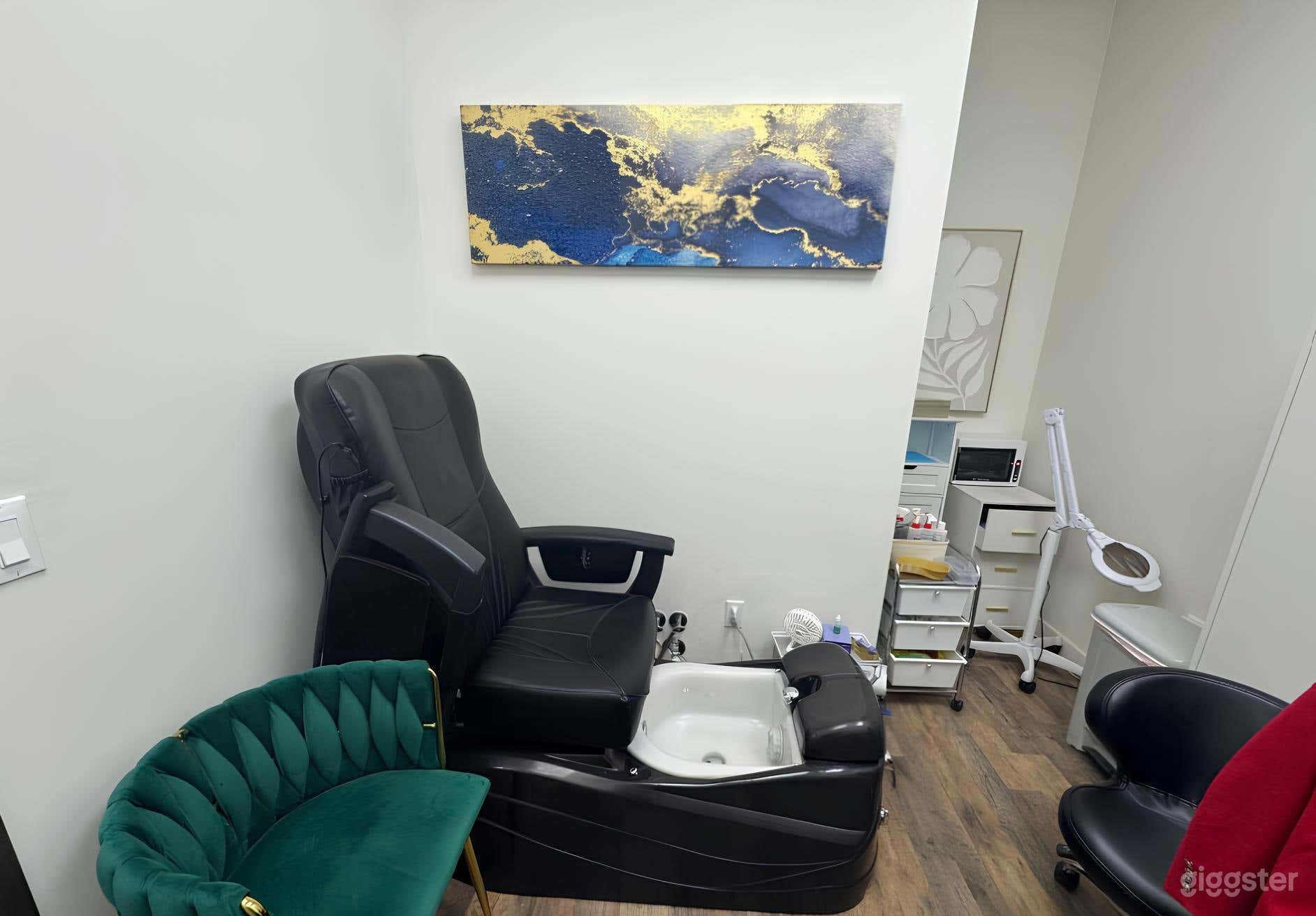 Basic Treatment Room for Productions Photo 2