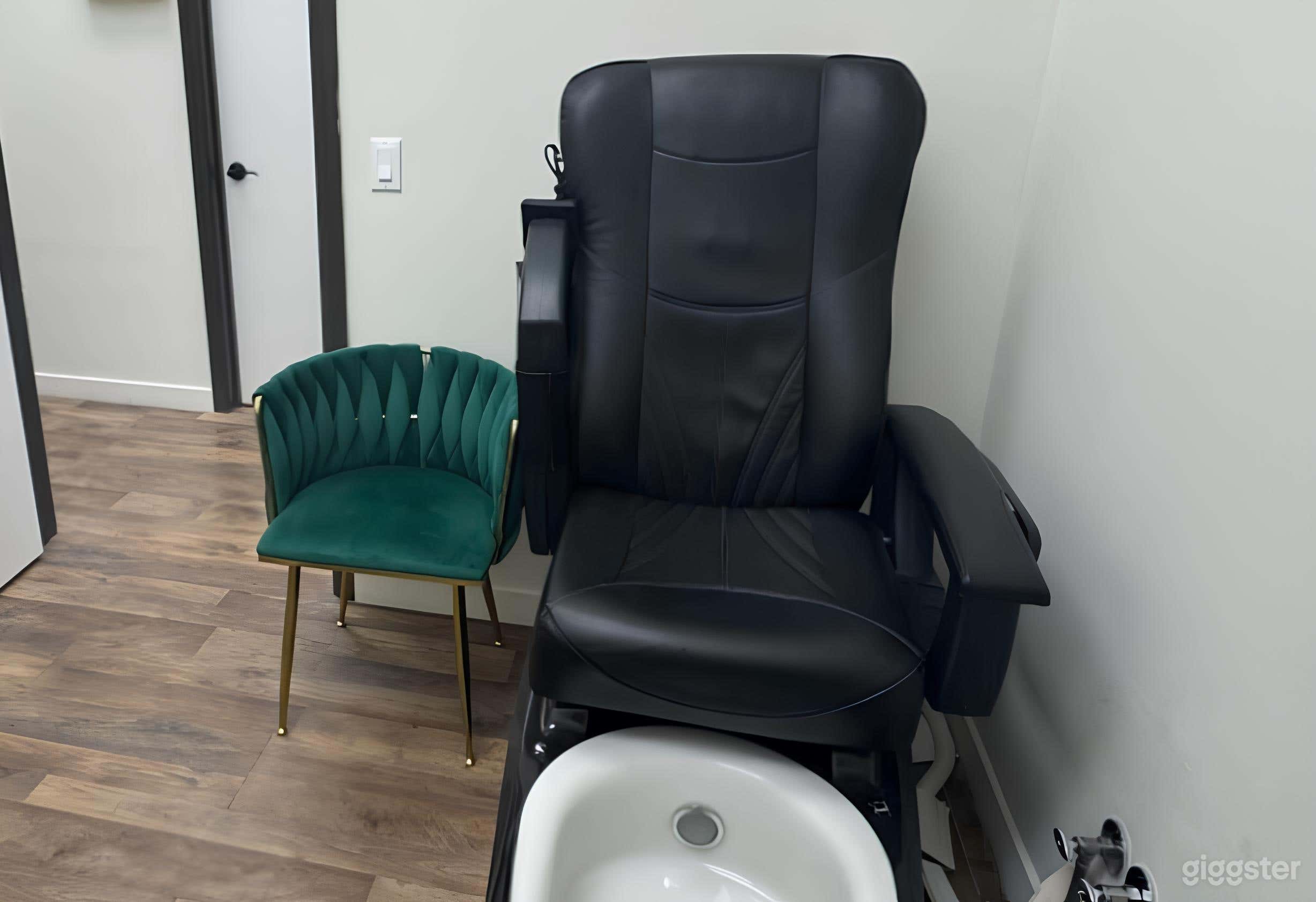 Basic Treatment Room for Productions Photo 3