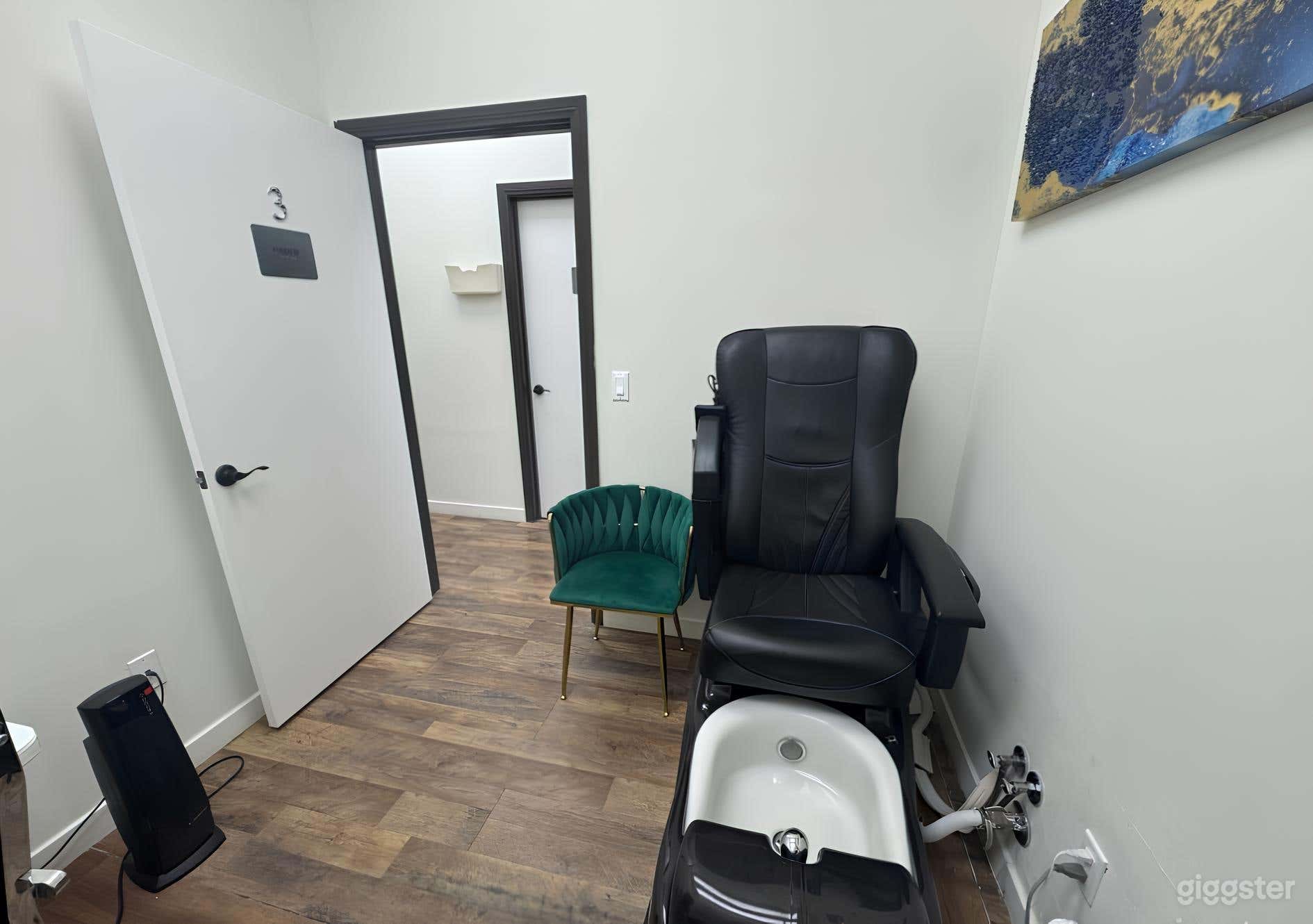 Basic Treatment Room for Productions Photo 1