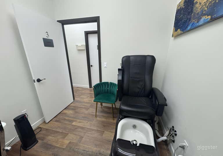  Basic Treatment Room for Productions 