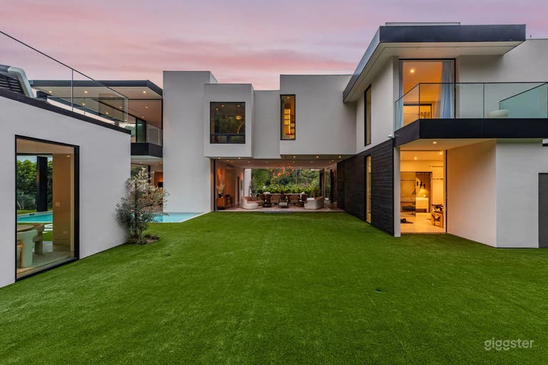  Canyon Courtyard Canvas 