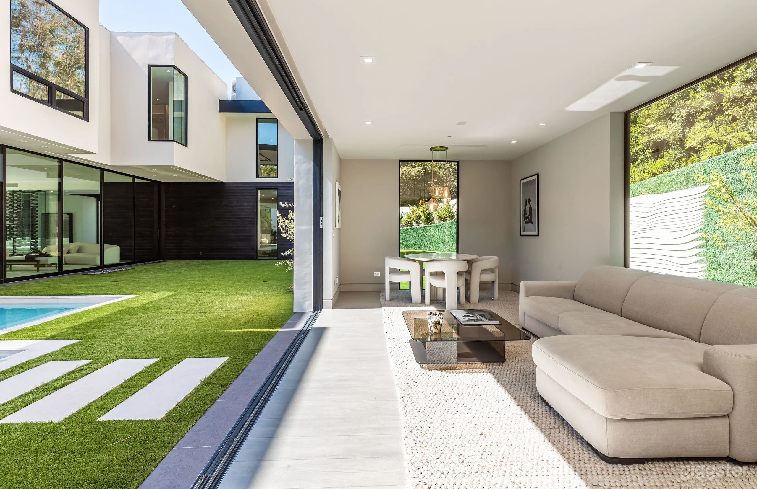 Canyon Courtyard Canvas Photo 3