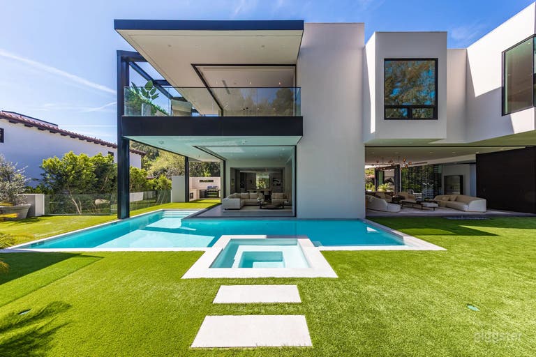  Canyon Courtyard Canvas 