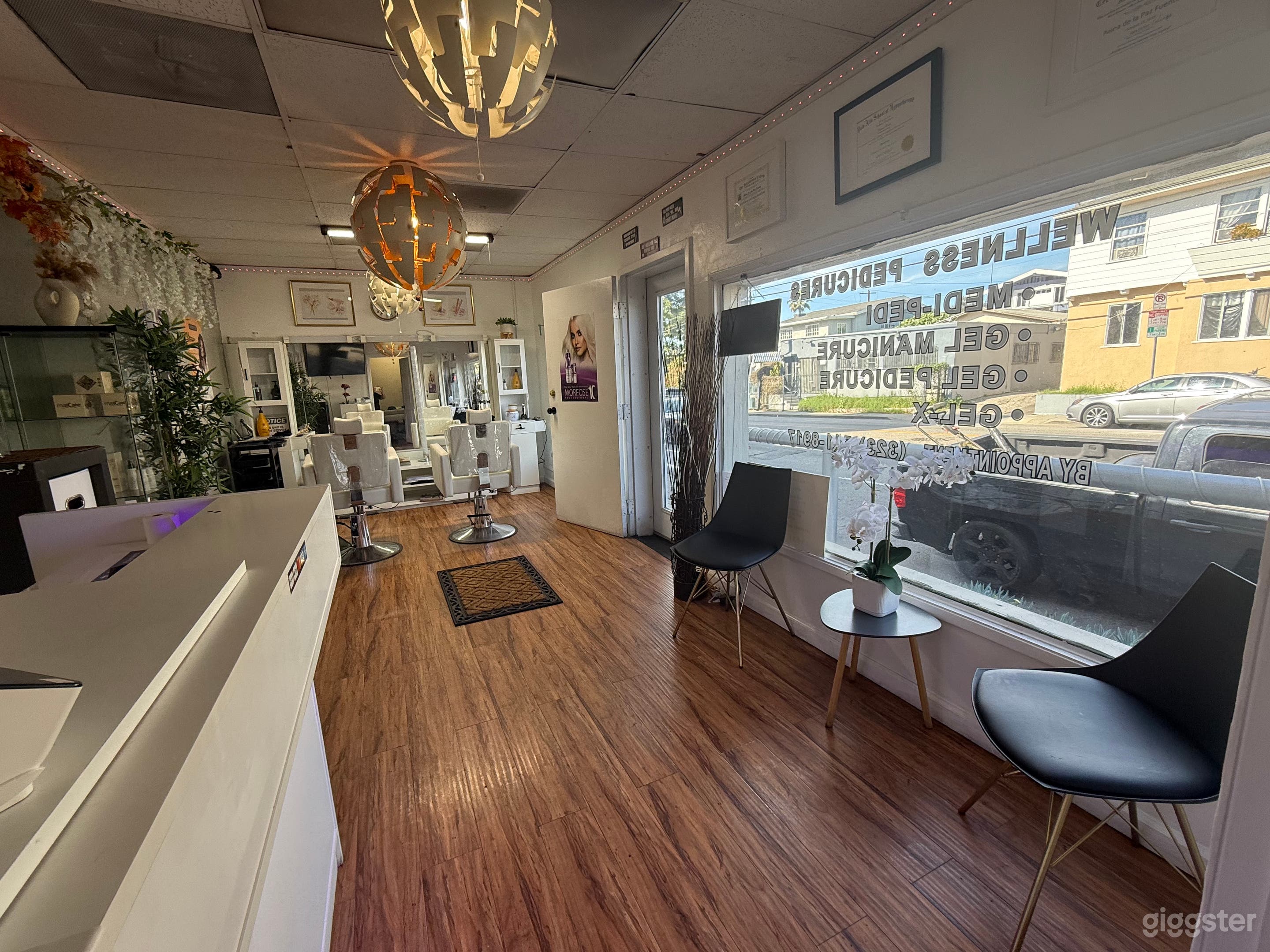 Beauty Hair Salon for Film/Photoshoots (Full Space) Photo 1