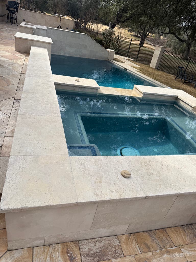  Resort-like setting with golf-course backdrop in West Austin 