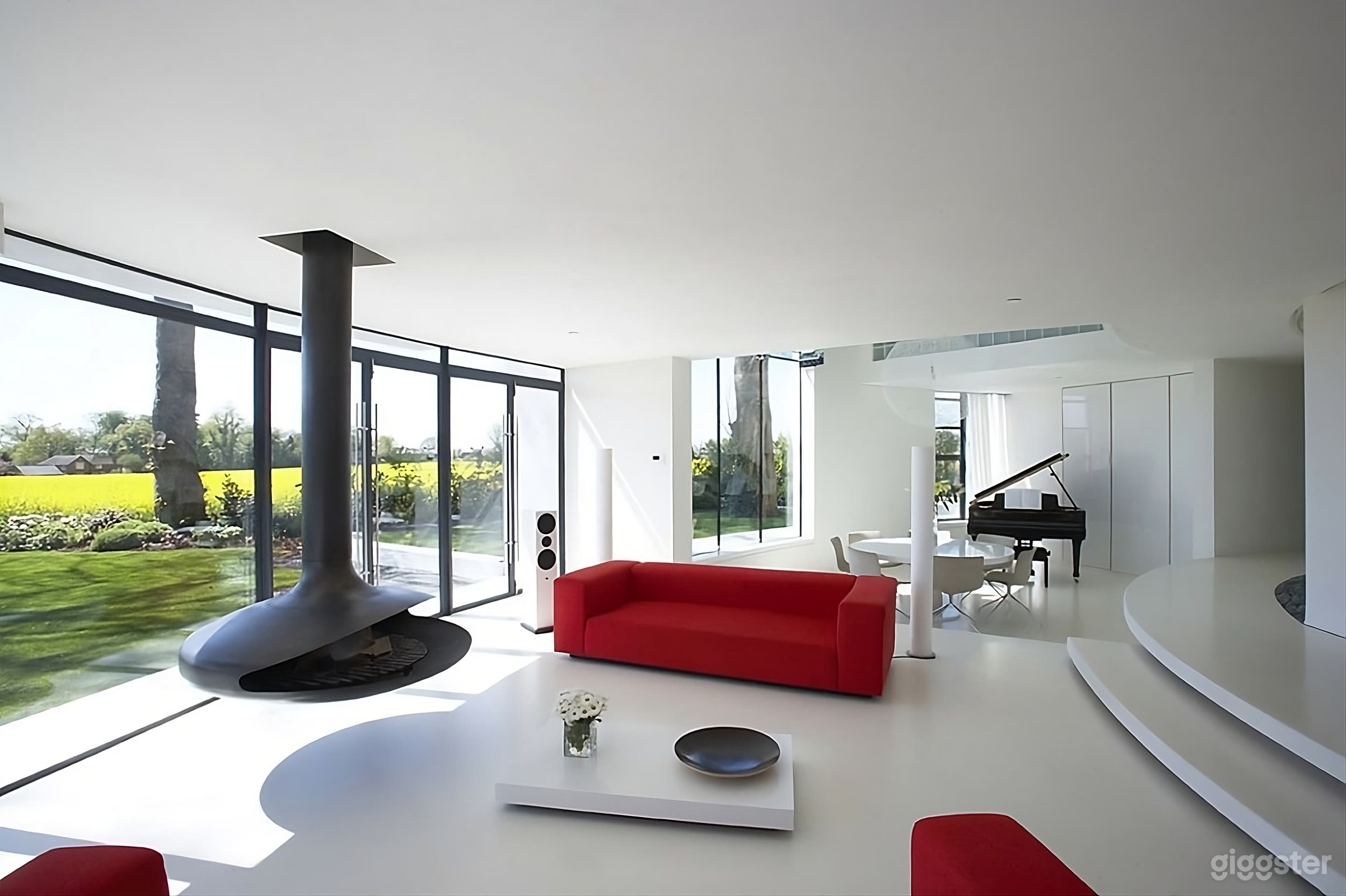 Modern home: award-winning water tower conversion  Photo 2