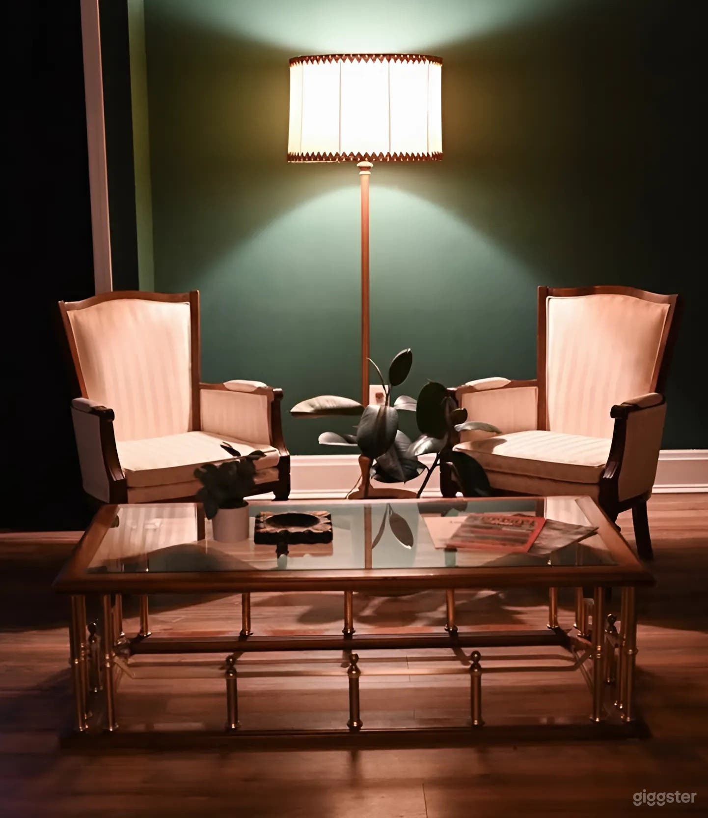 Old New York Themed Studio &amp; Private Loft Space Photo 4