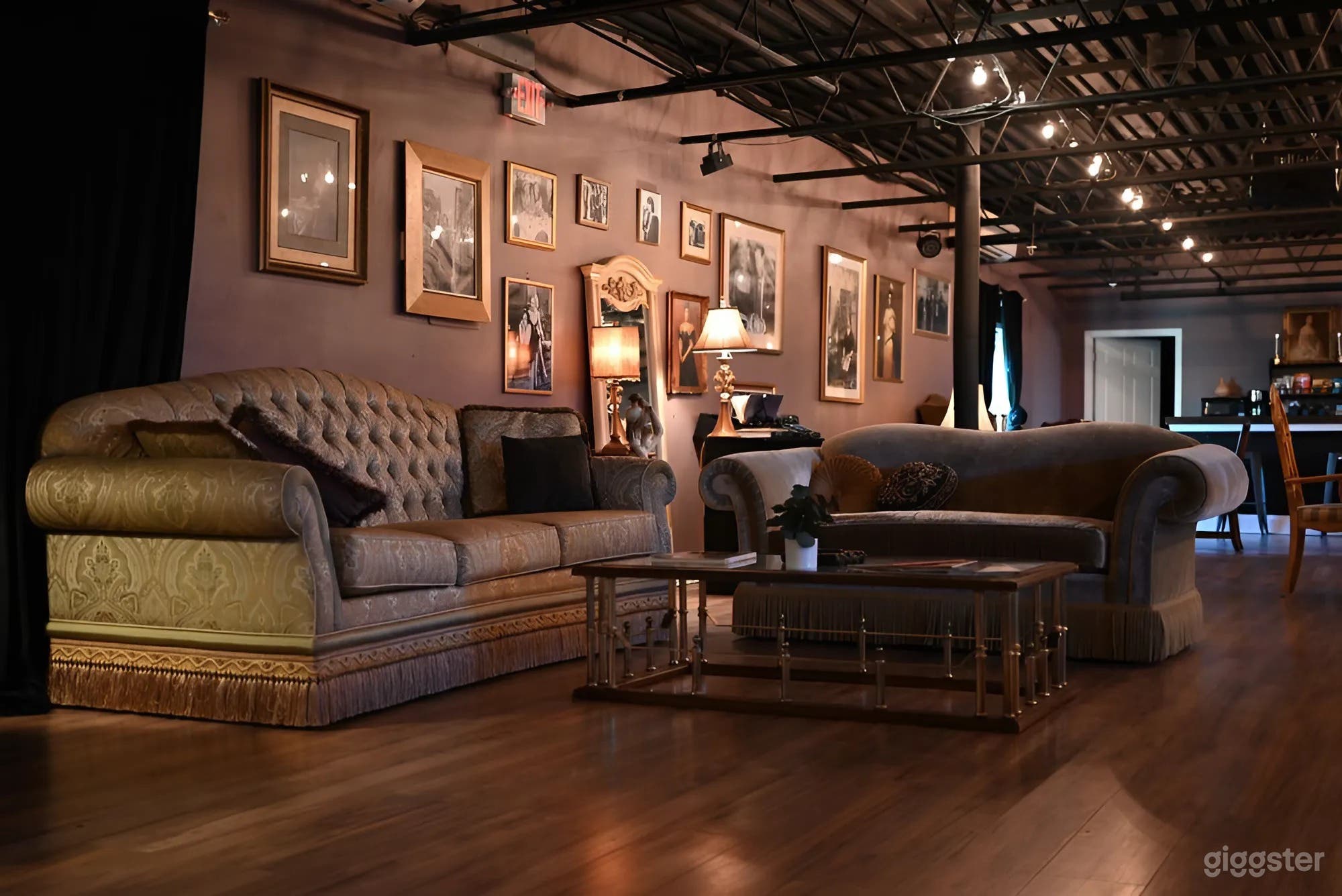 Old New York Themed Studio &amp; Private Loft Space Photo 1