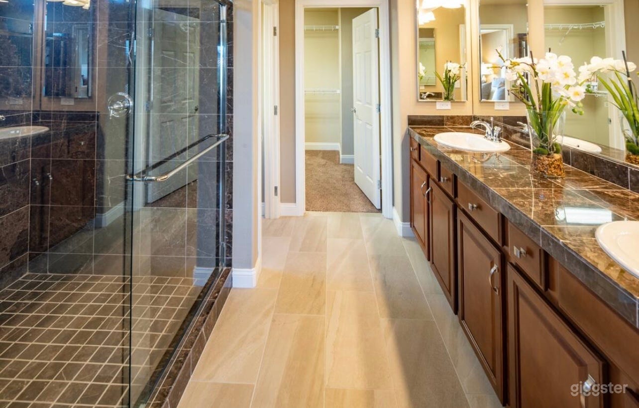 Villa w Strip Views & 3 Stories of Luxury Living Photo 3