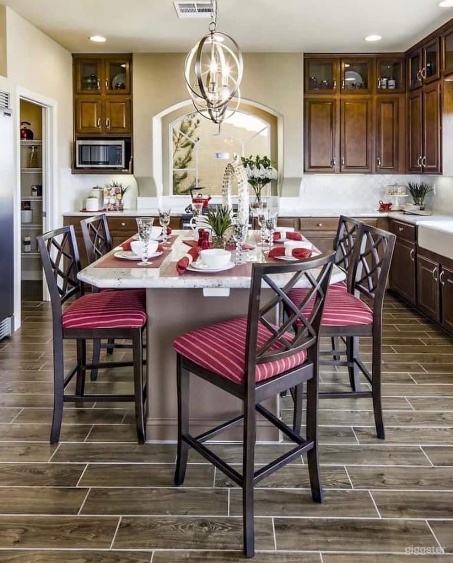 Villa w Strip Views & 3 Stories of Luxury Living Photo 2