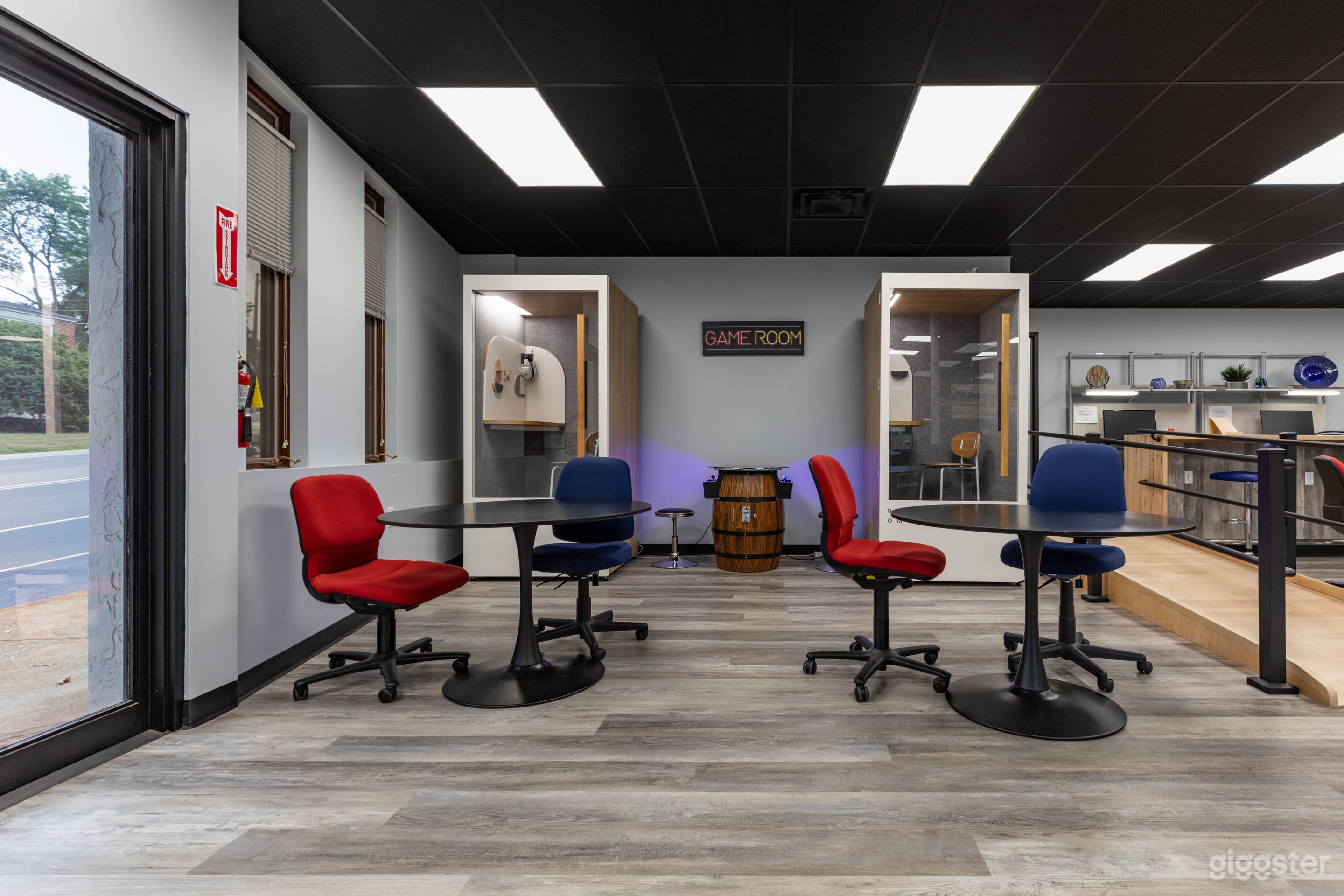 sound proof phone booths