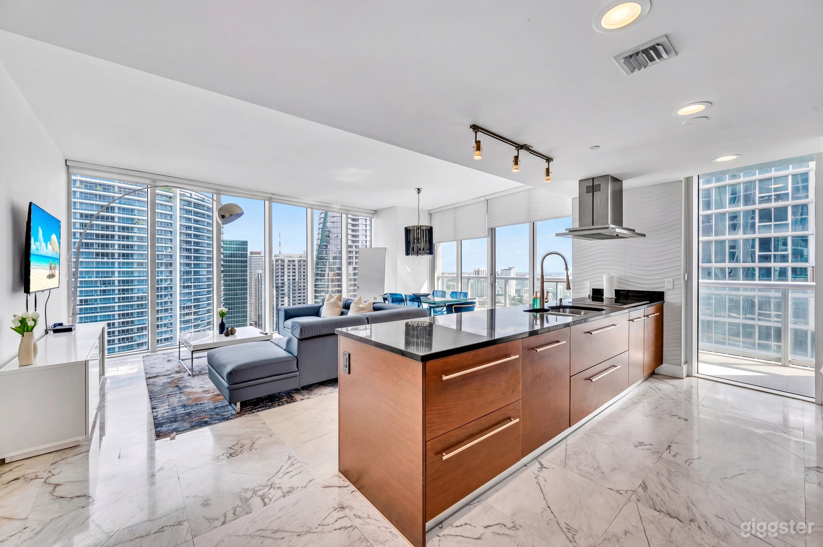 44th Floor Luxury Penthouse with Ocean Views Miami Photo 1