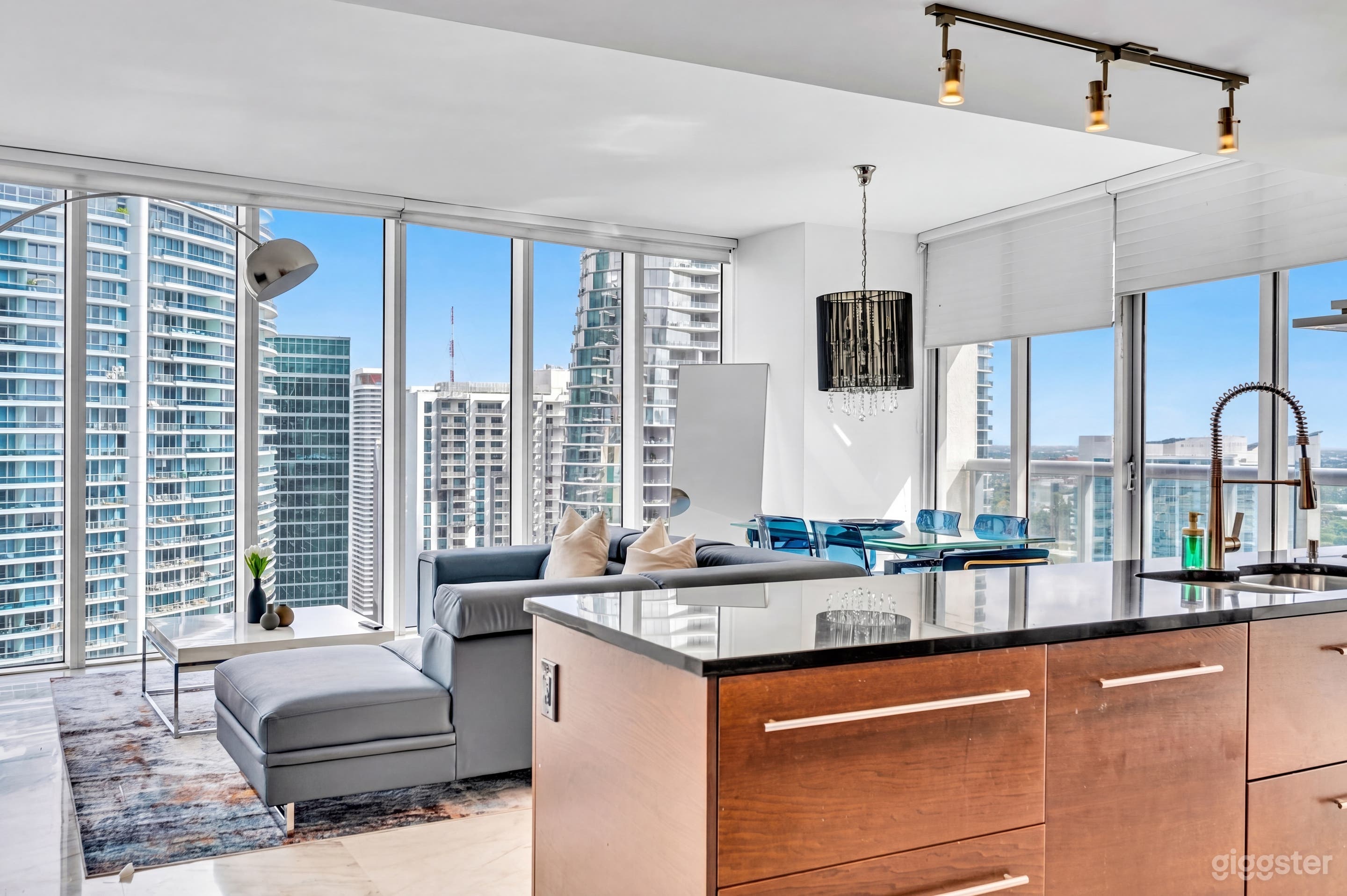 44th Floor Luxury Penthouse with Ocean Views Miami Photo 2