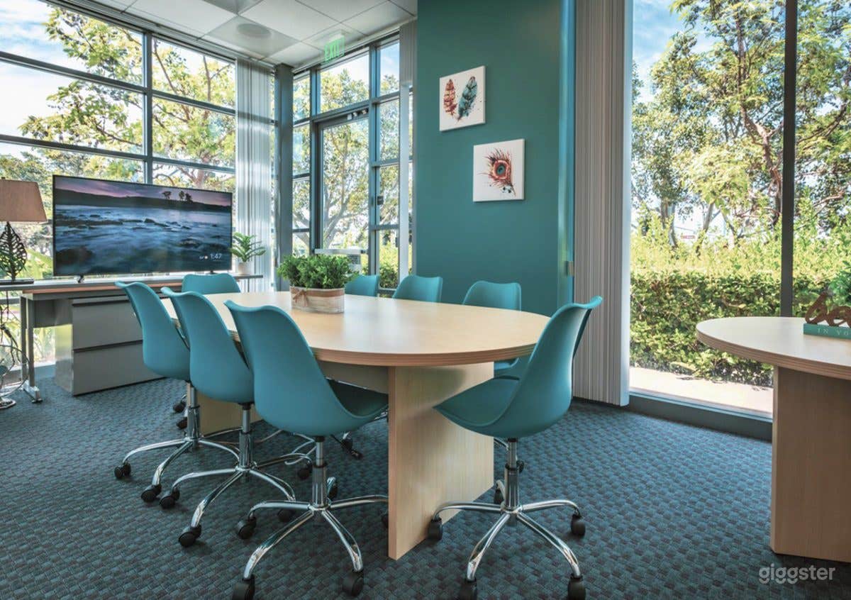 Medium Boardroom Photo 1