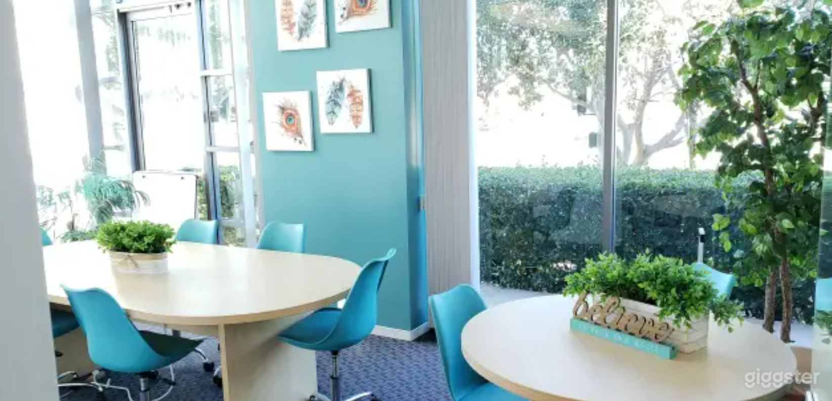 Medium Boardroom Photo 4