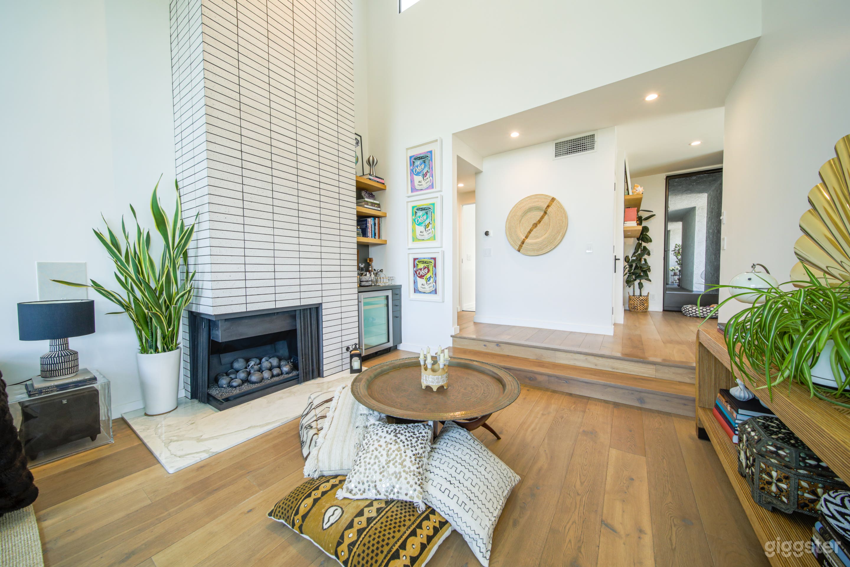 Bright with High Ceilings Ideal for Photo Shoots Photo 4