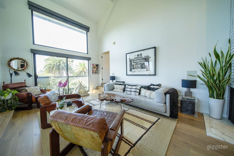  Bright with High Ceilings Ideal for Photo Shoots 