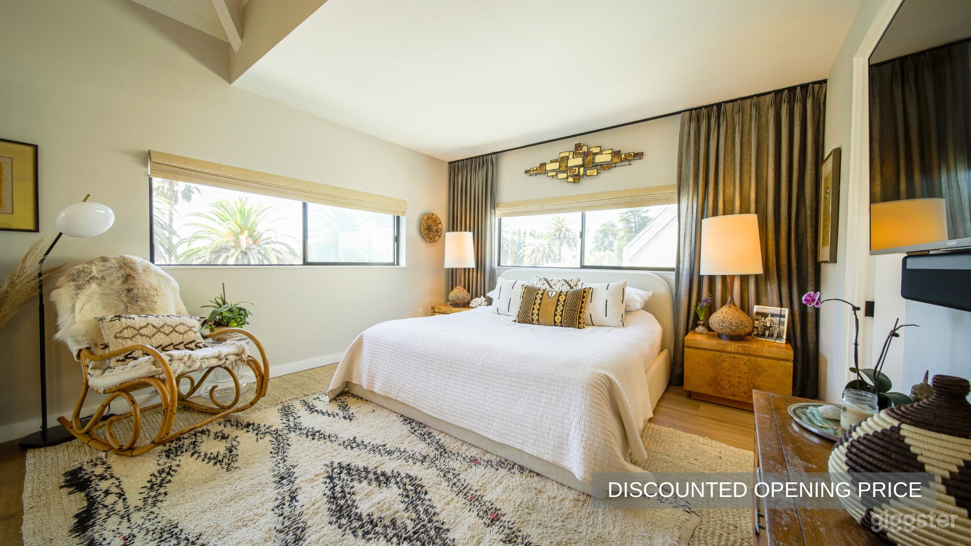 Bright with High Ceilings Ideal for Photo Shoots Photo 1