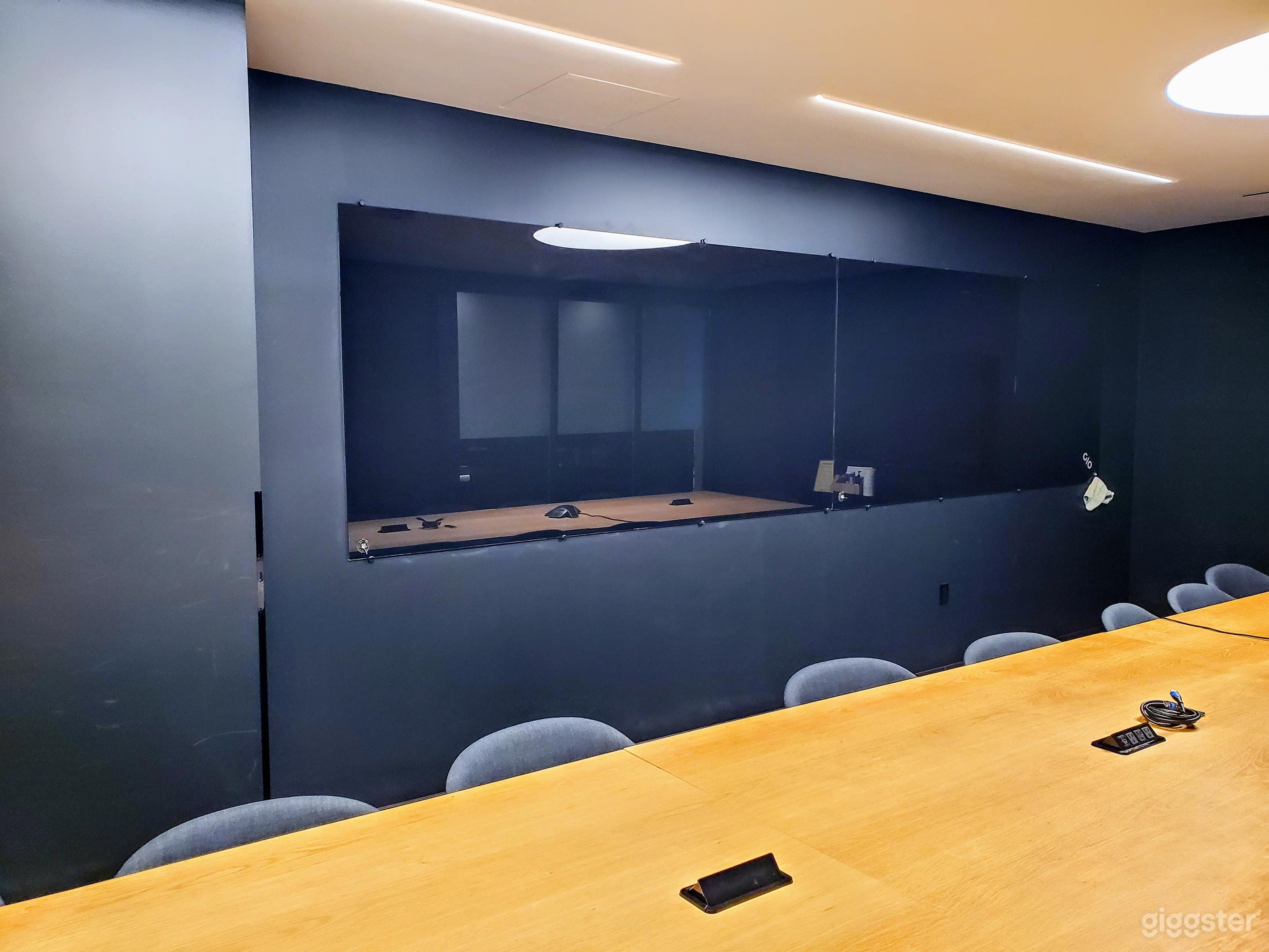 Creative Modern Boardroom (M1) in Los Angeles Photo 3