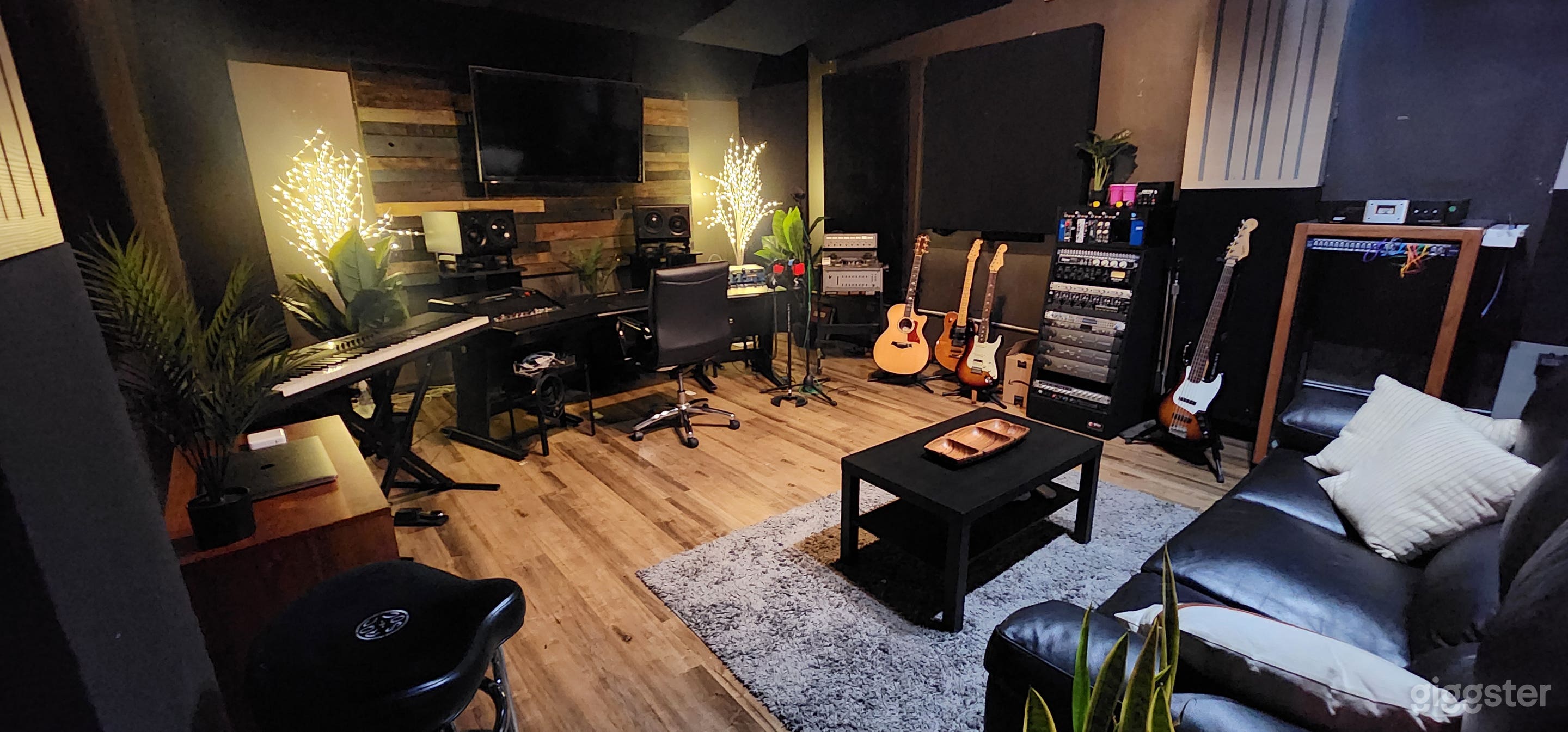 Fully Loaded Analog Hybrid Recording Studio Photo 1