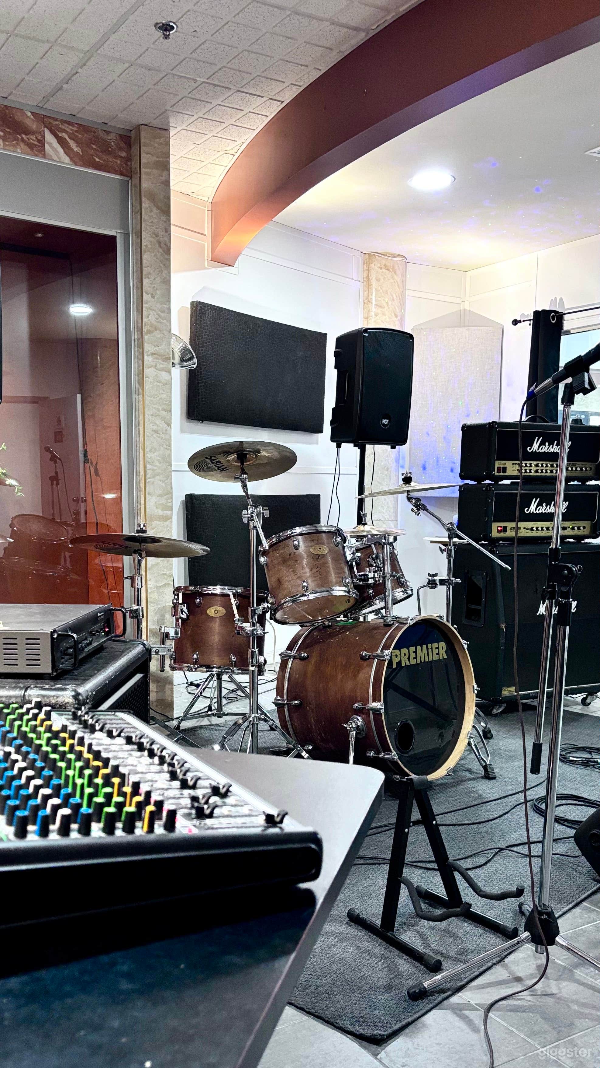 Music Rehearsal Studio w/ Karaoke + 100” Screen (Near Metro) Photo 3