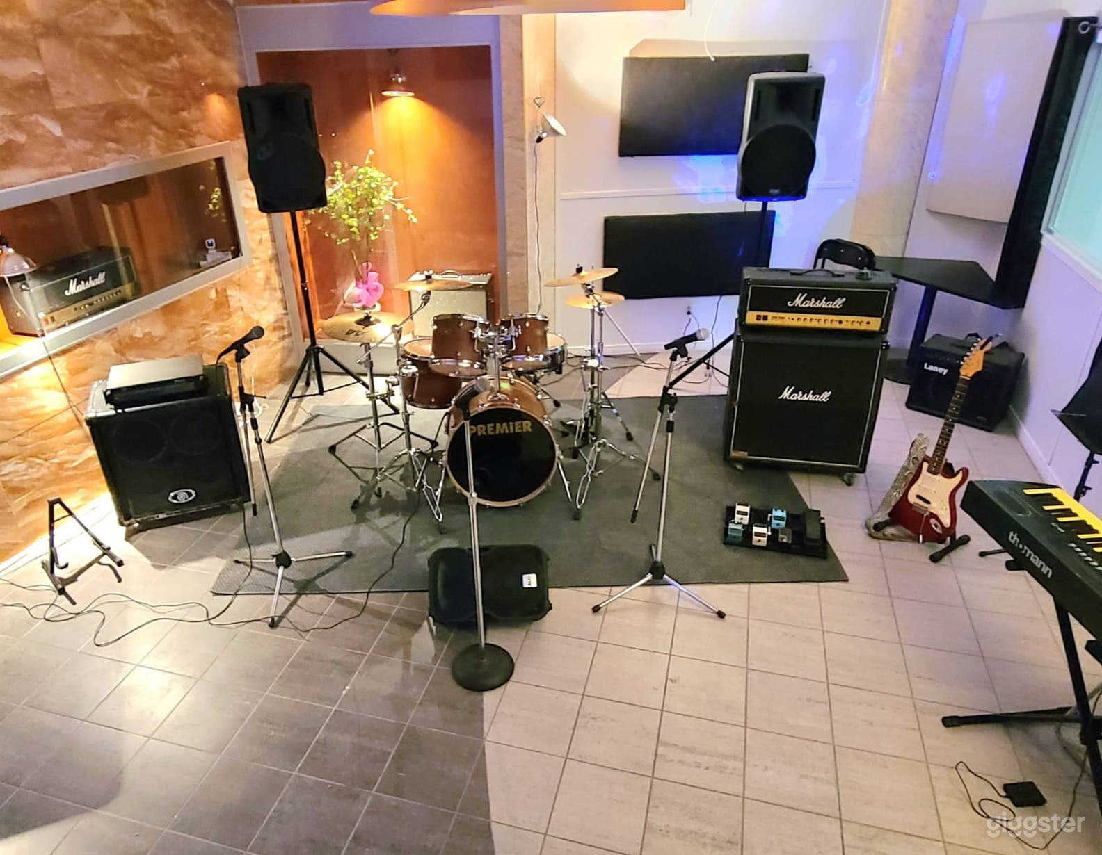 Music Rehearsal Studio w/ Karaoke + 100” Screen (Near Metro) Photo 2