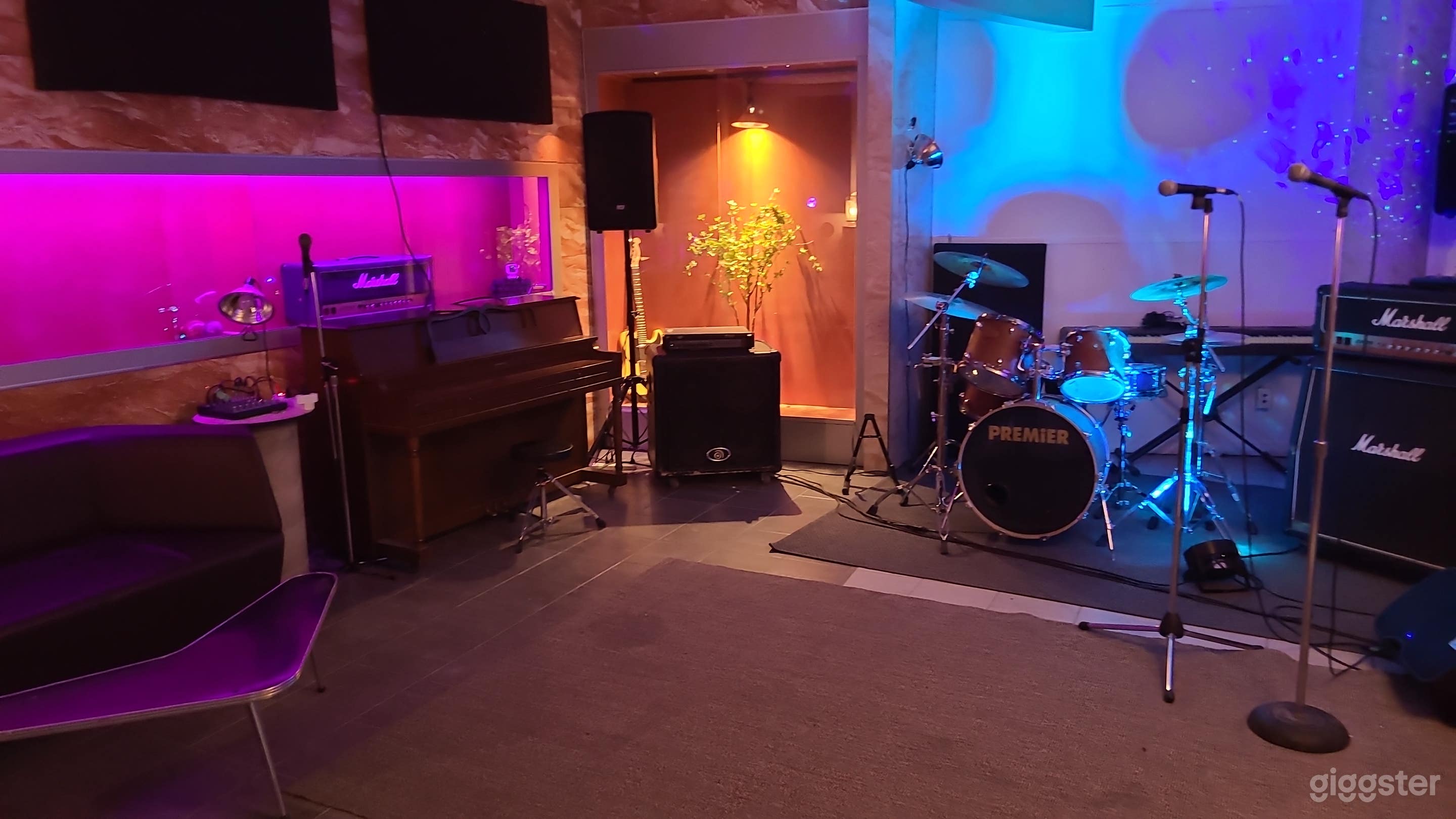 Music Rehearsal Studio w/ Karaoke + 100” Screen (Near Metro) Photo 2