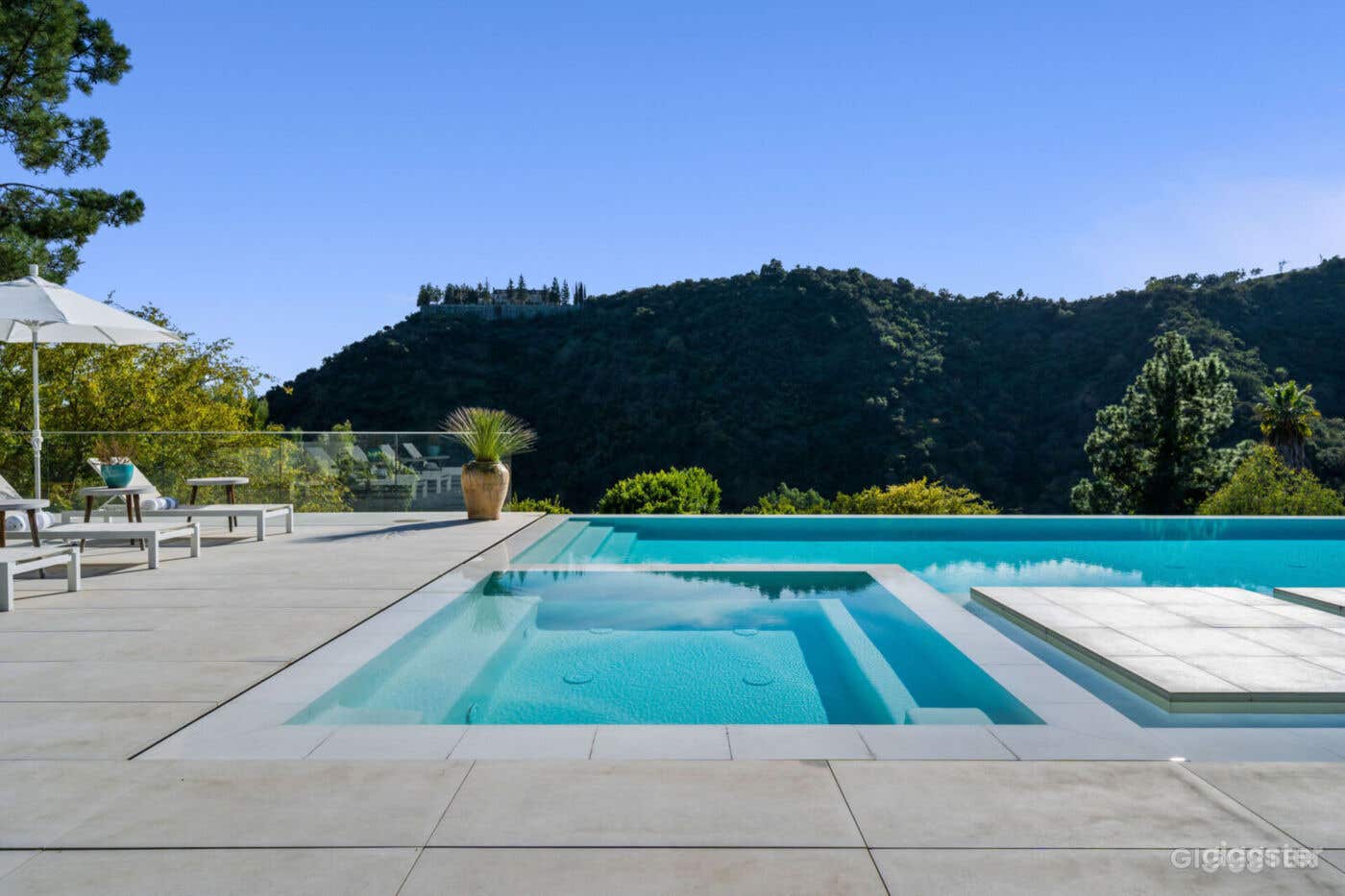  CLEARVIEW VILLA:VERSATILE BEVERLY HILLS/POOL Photo 2