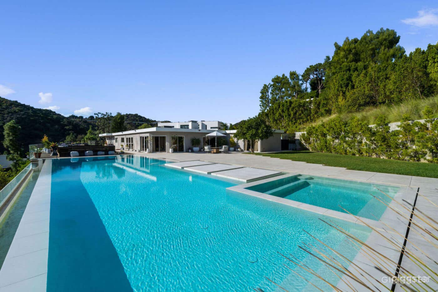  CLEARVIEW VILLA:VERSATILE BEVERLY HILLS/POOL Photo 4