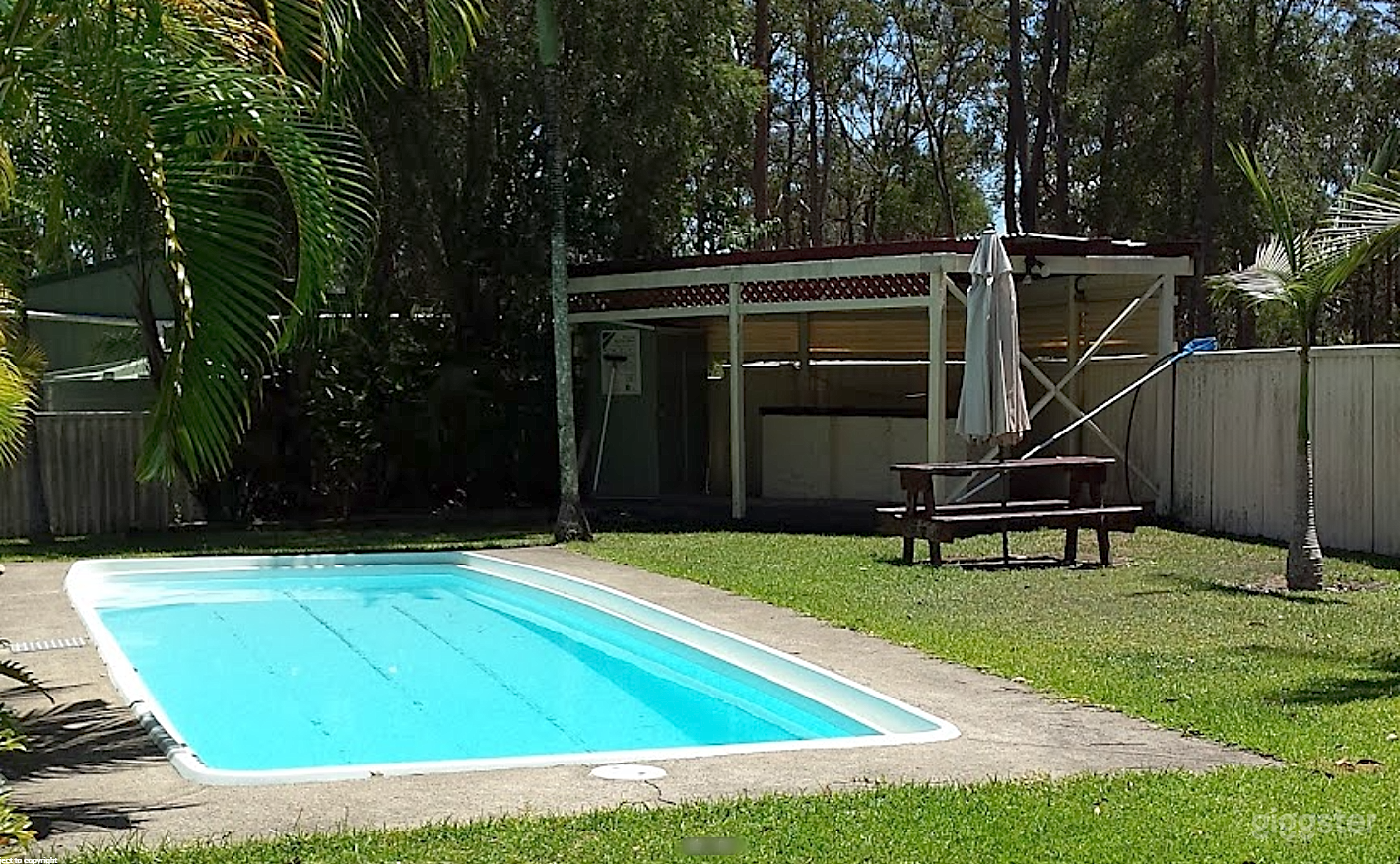 Motel Outdoor Pool Venue Photo 2