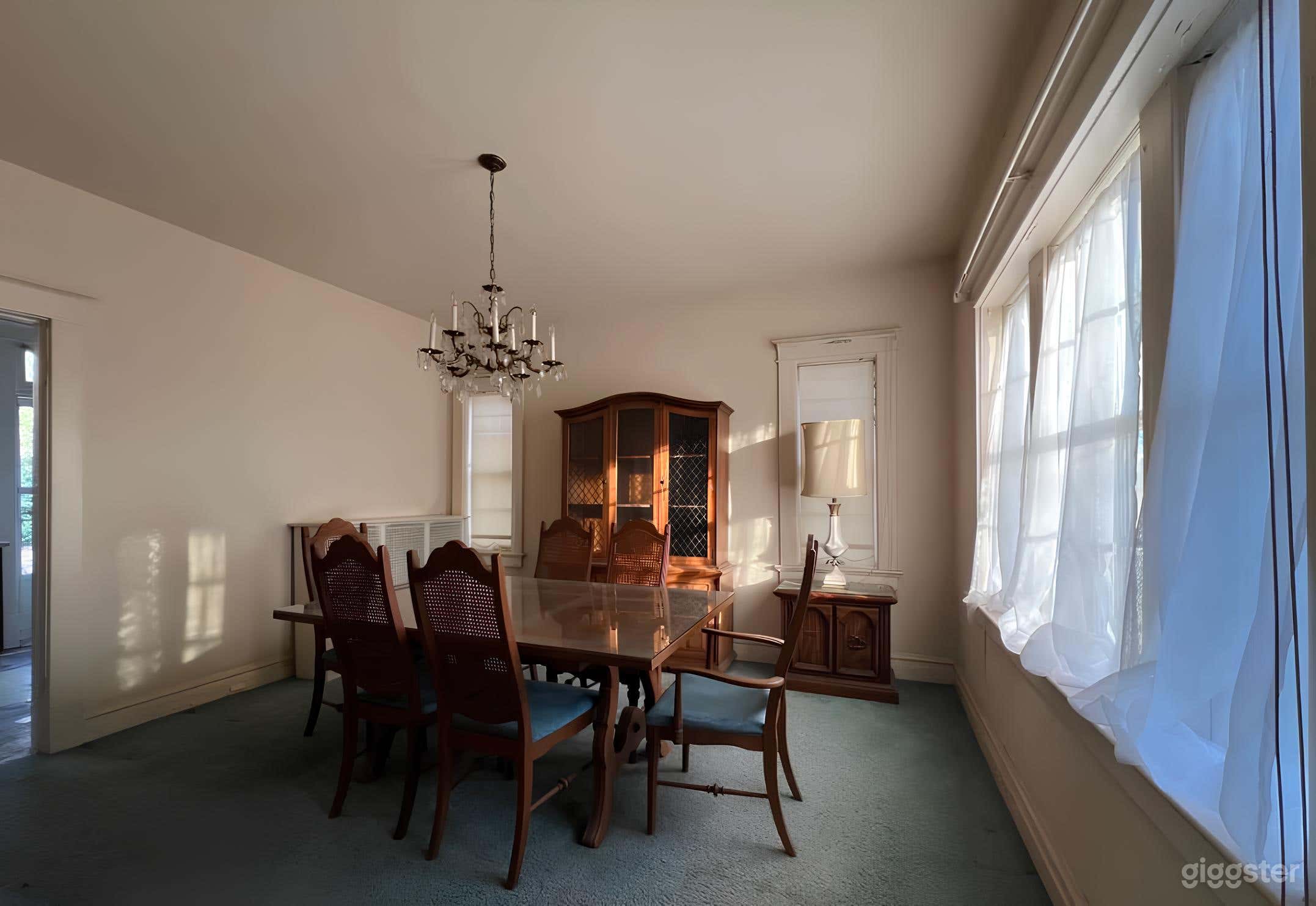 Unique 1920s Vintage House in DeMun District Photo 2