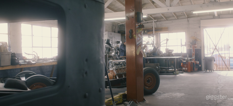  FRONT AREA OF SHOP (NATURAL LIGHT) 