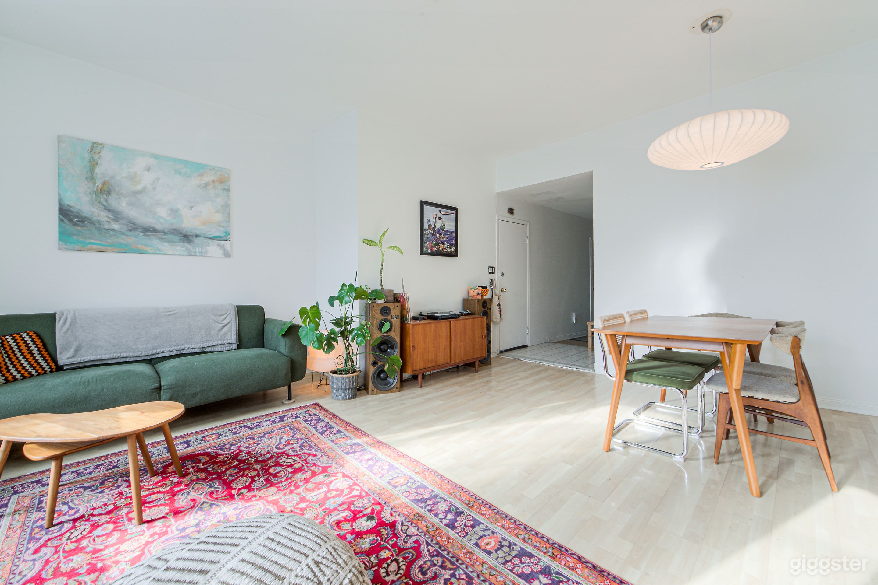 Cozy Bright Trinity Bellwoods Mid-Century Modern Space Photo 3