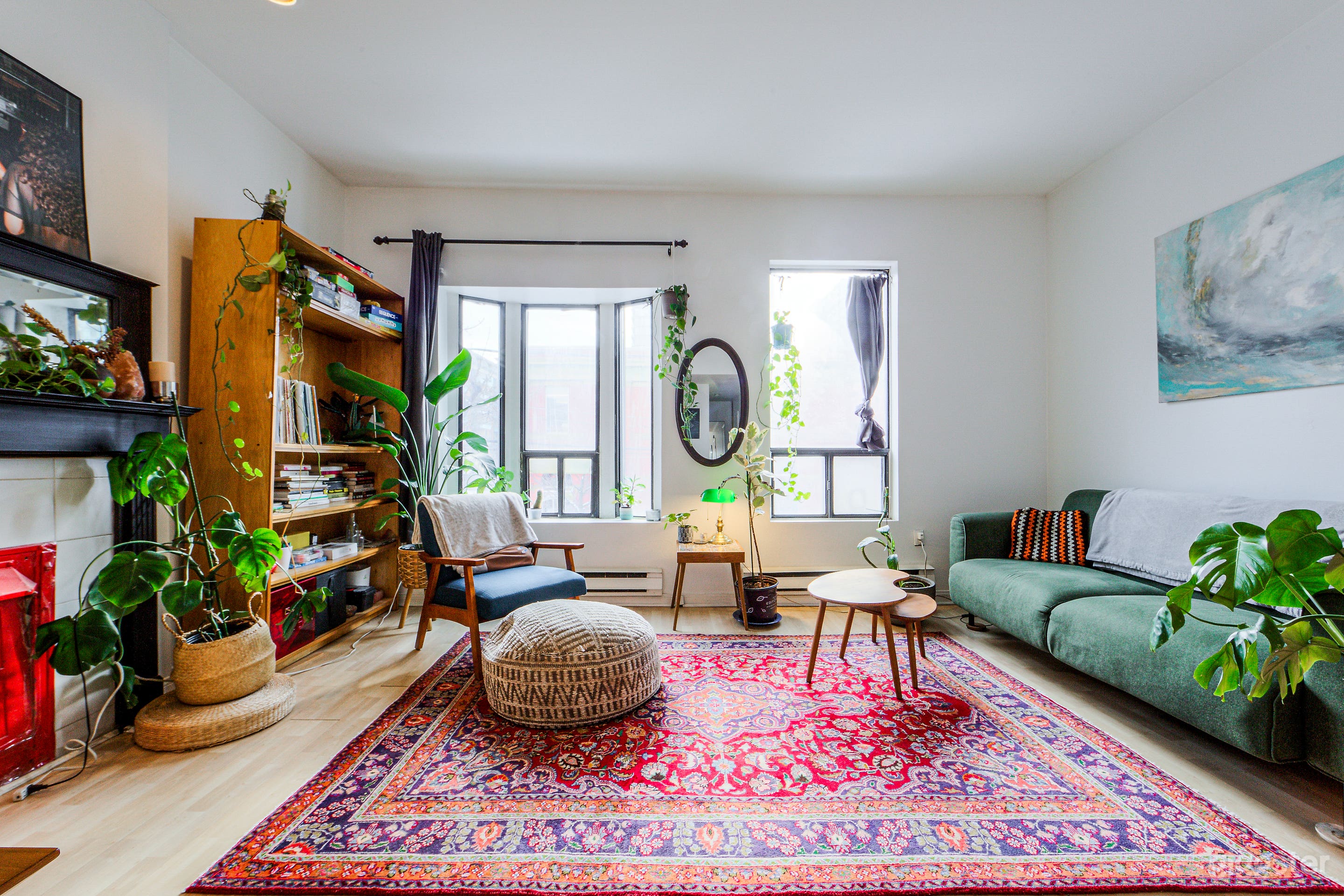 Cozy Bright Trinity Bellwoods Mid-Century Modern Space Photo 4