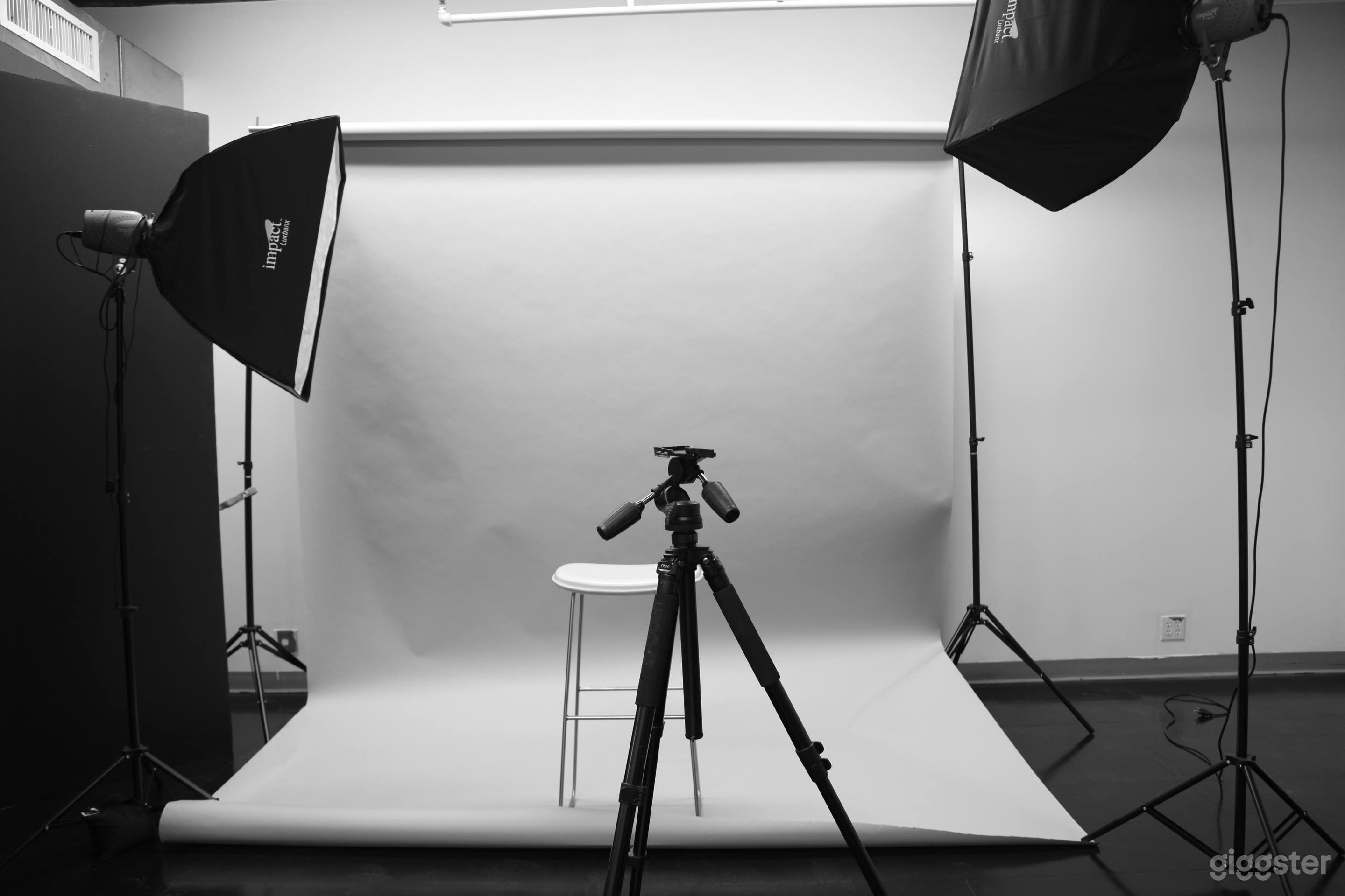 Multimedia and Photography Studio Photo 3