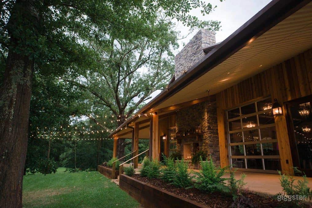 Rustic Venue with a Picturesque Meadow Backdrop  Photo 2