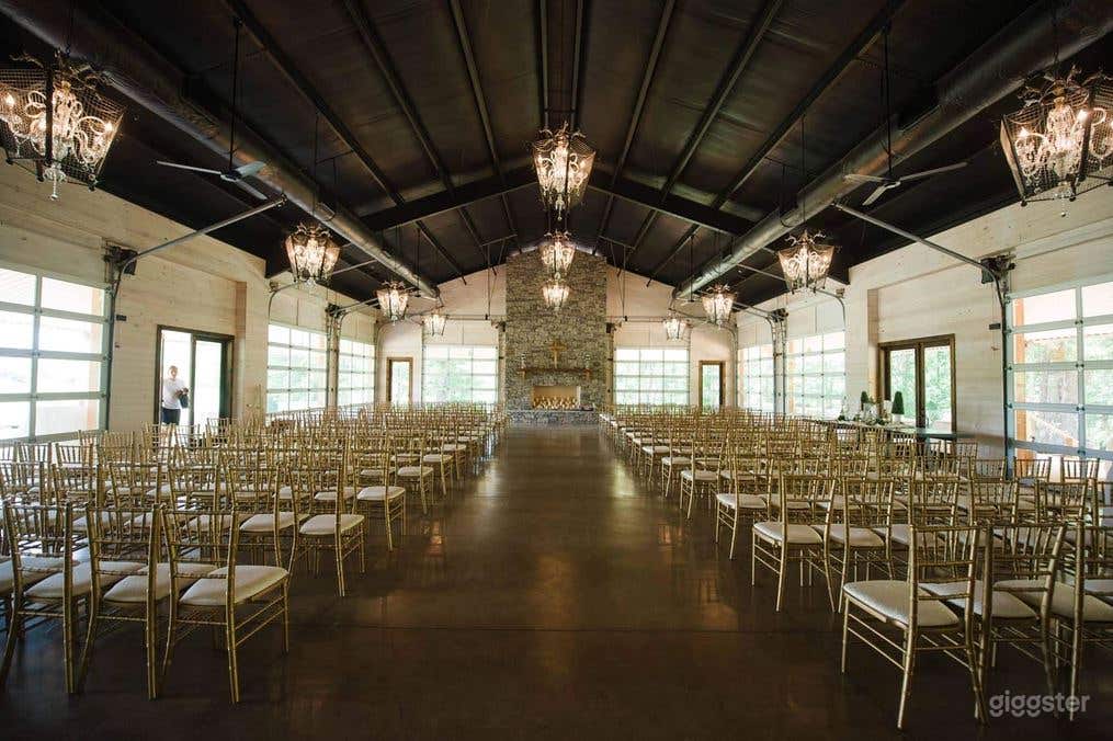 Rustic Venue with a Picturesque Meadow Backdrop  Photo 3