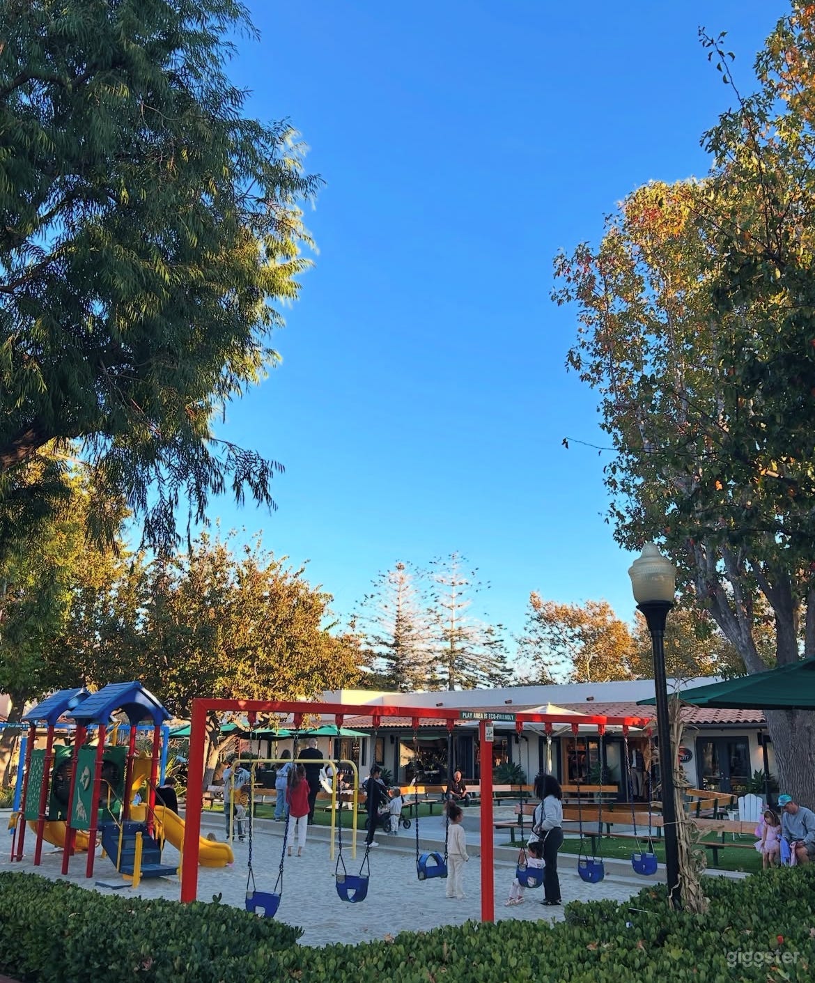 Malibu Mart Iconic Coastal Shopping Center Photo 4