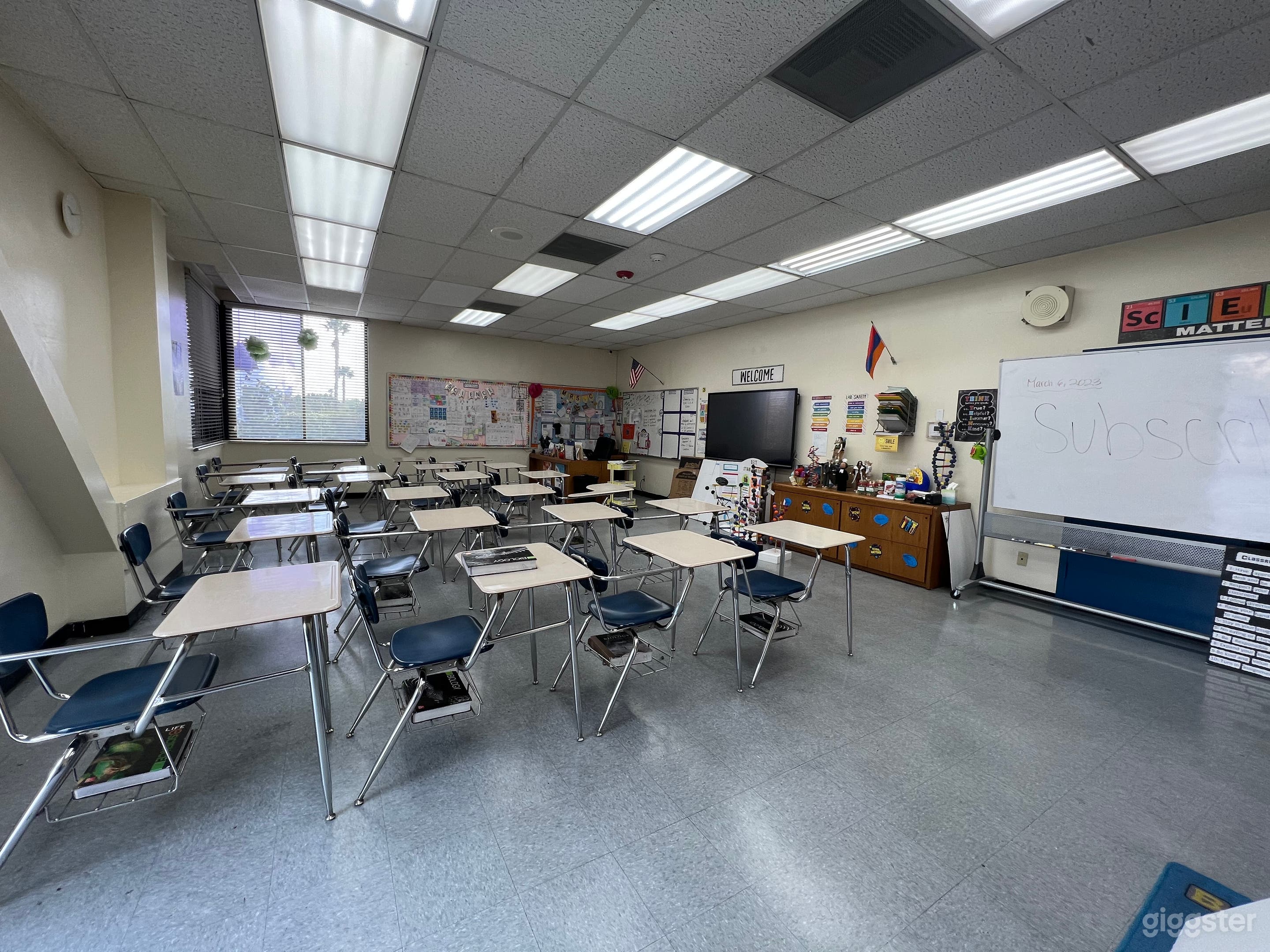 Huge high school Photo 4