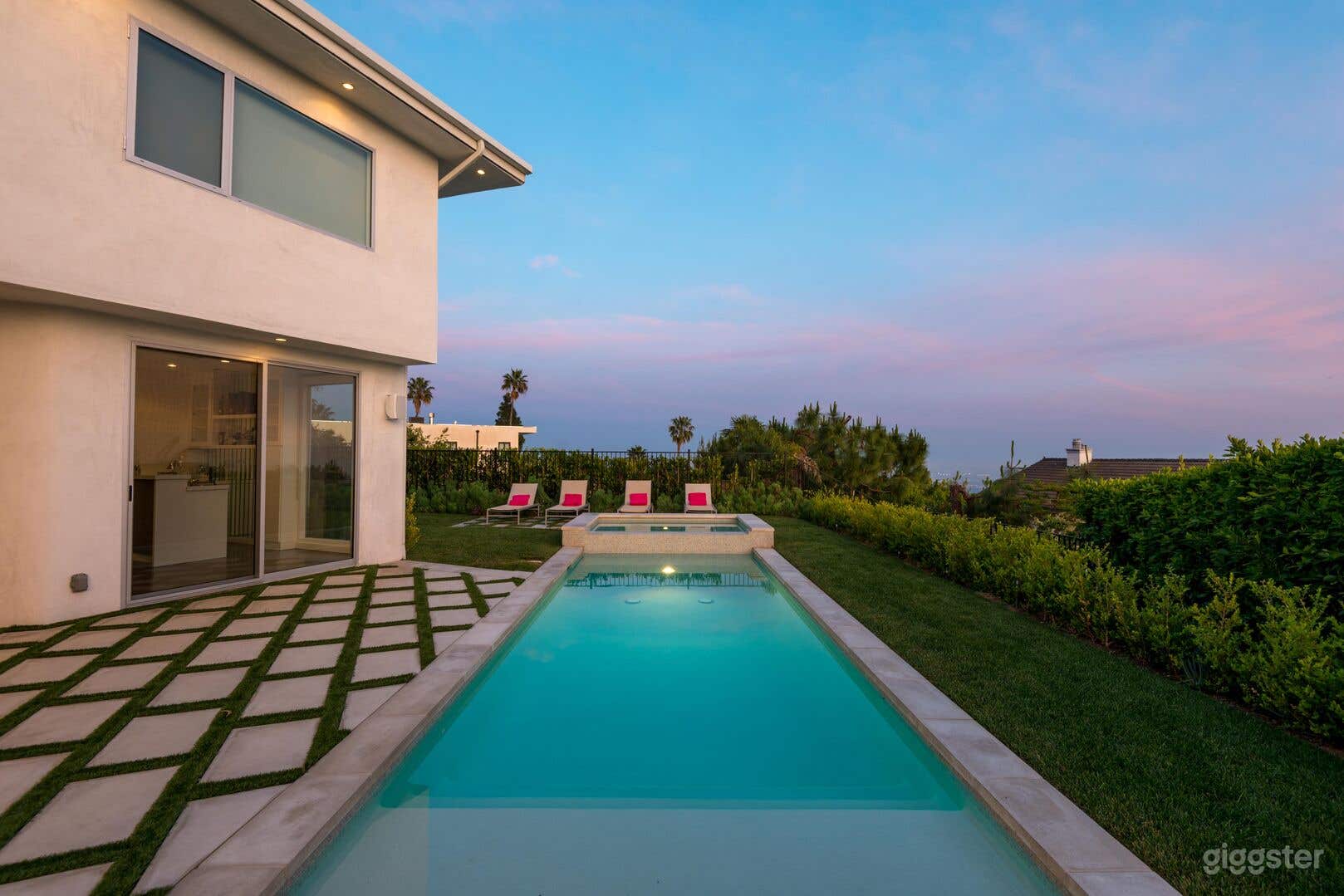 Modern Magnificent Home Photo 2