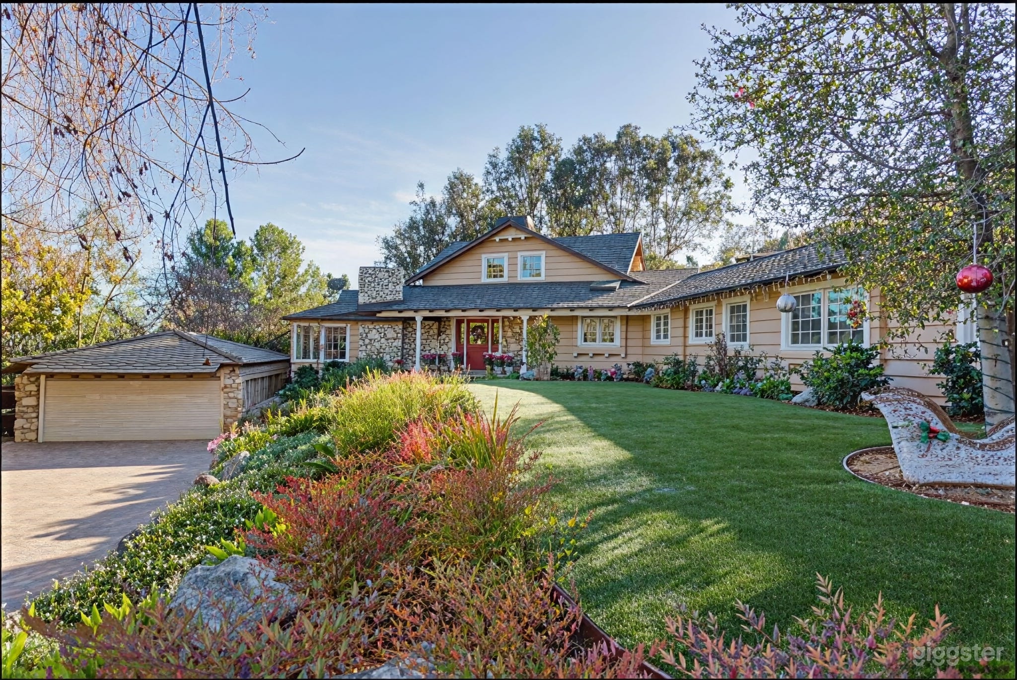 Charming Ranch Cottage with Lush Outdoor Setting Photo 1