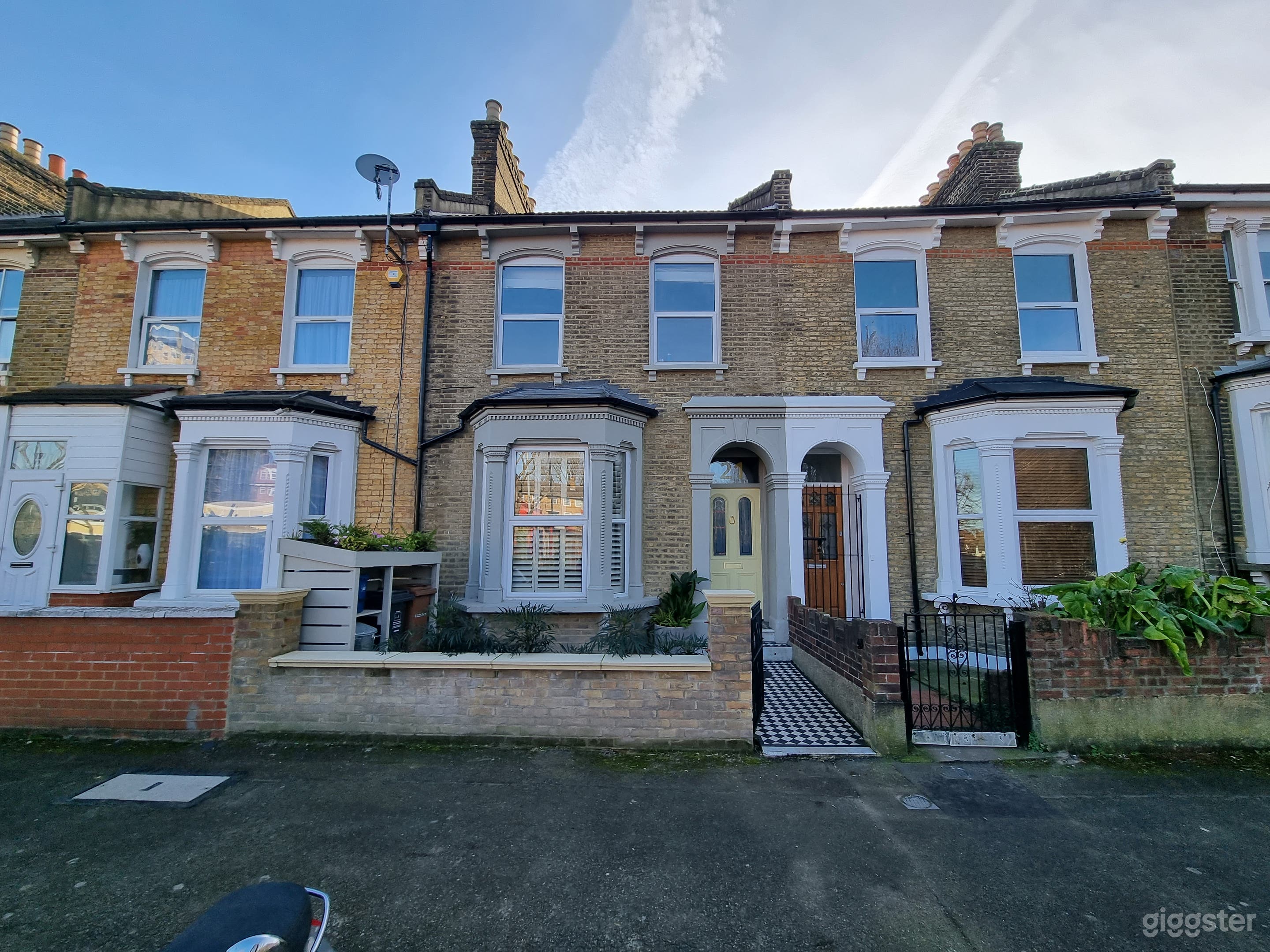 3 bed London terrace house for adults without kids Photo 2