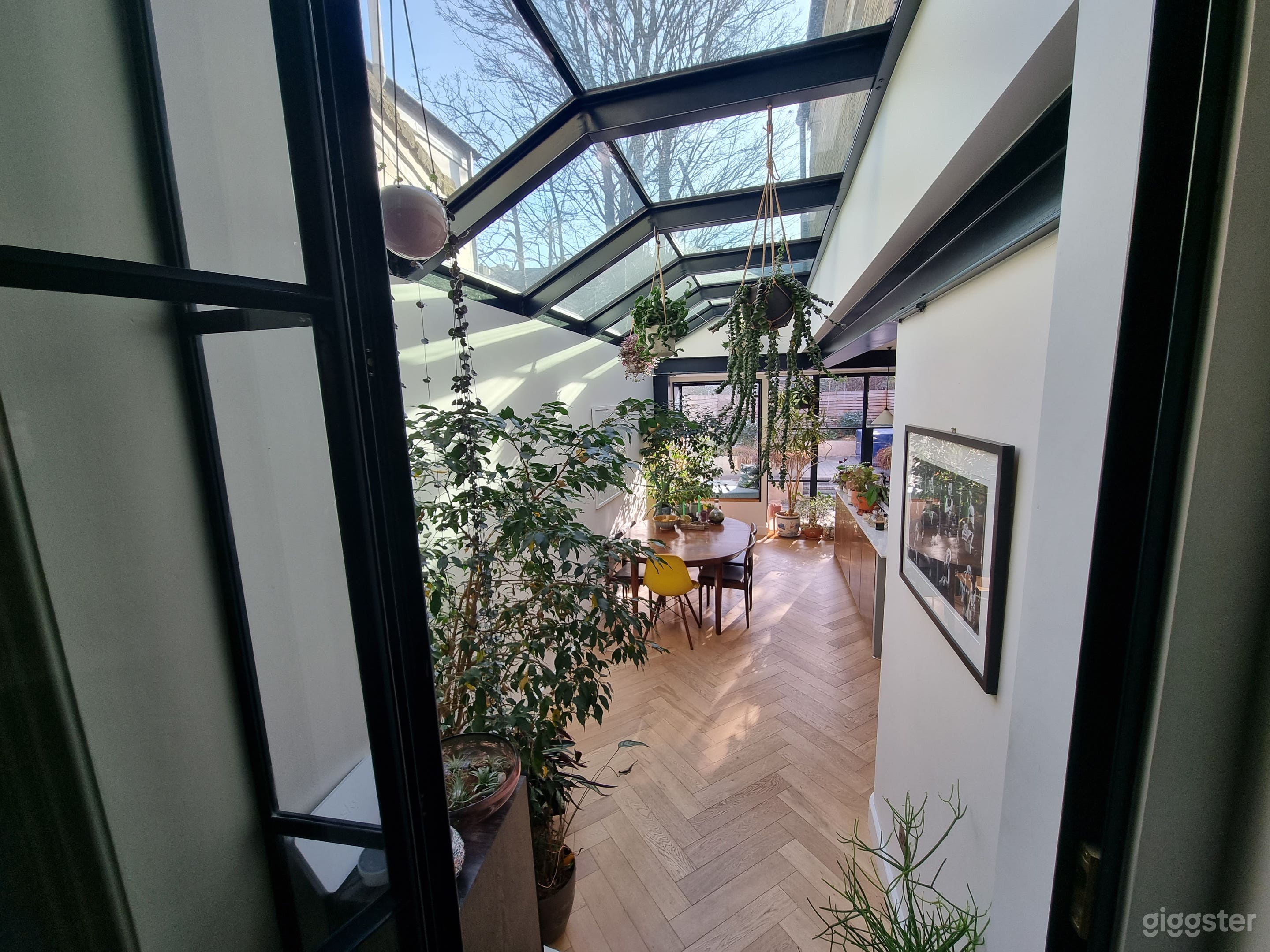 3 bed London terrace house for adults without kids Photo 4