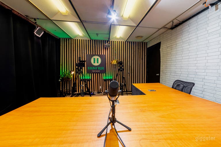  Assis à la barre créative dans le Studio B, où chaque idée se sent comme chez elle. C'est ici que les visions prennent vie. 