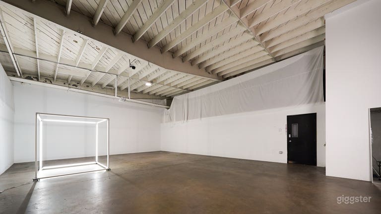  Photo Studio with Car Access 